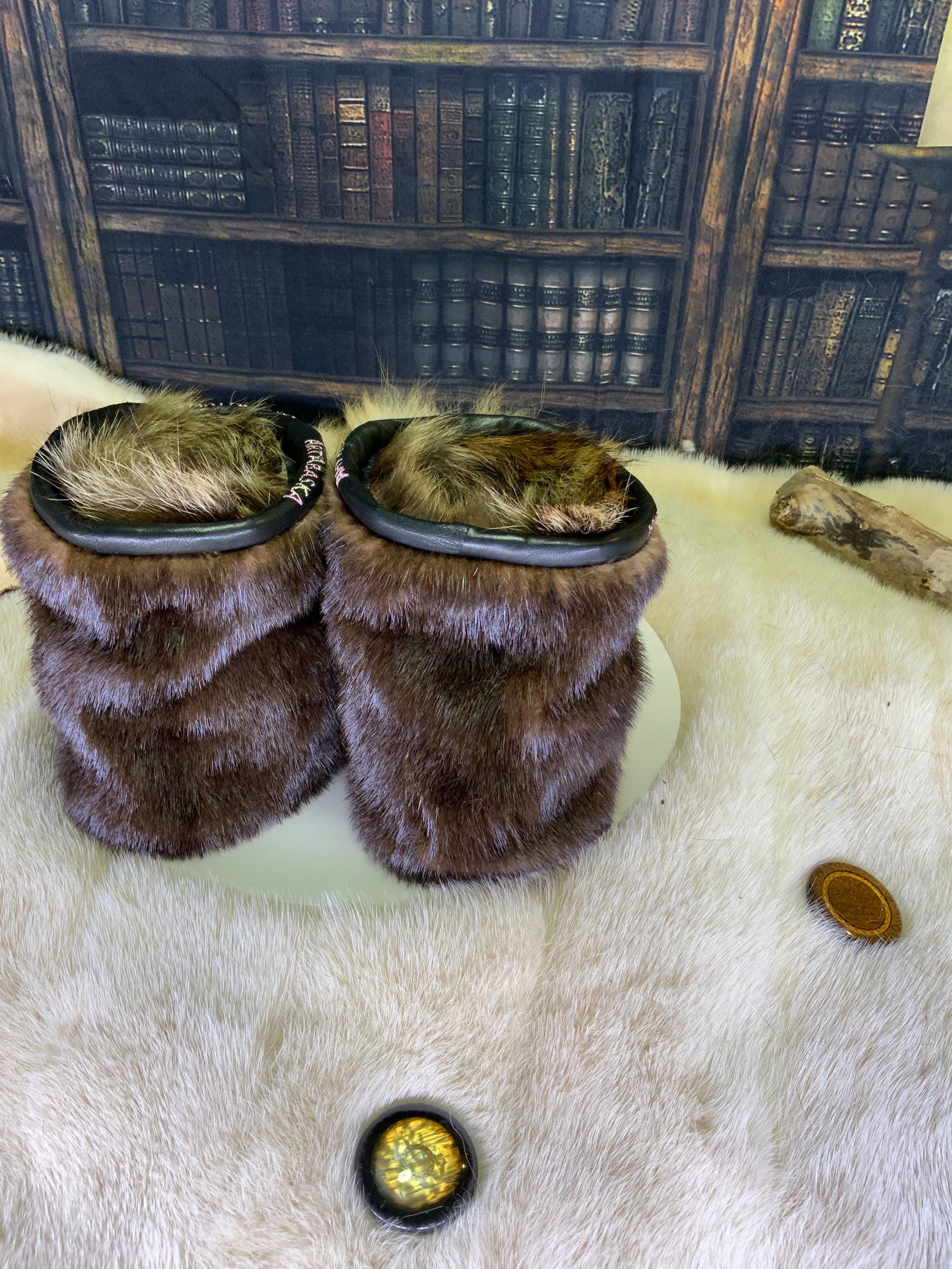 Mocassins d’intérieur Berthe pour femme 8 en cuir italien bourgogne style anguille et fourrures recyclées – faits à la main au Québec, chauds, respirants, confort de luxe, pièce unique Art’Abaska 💕
