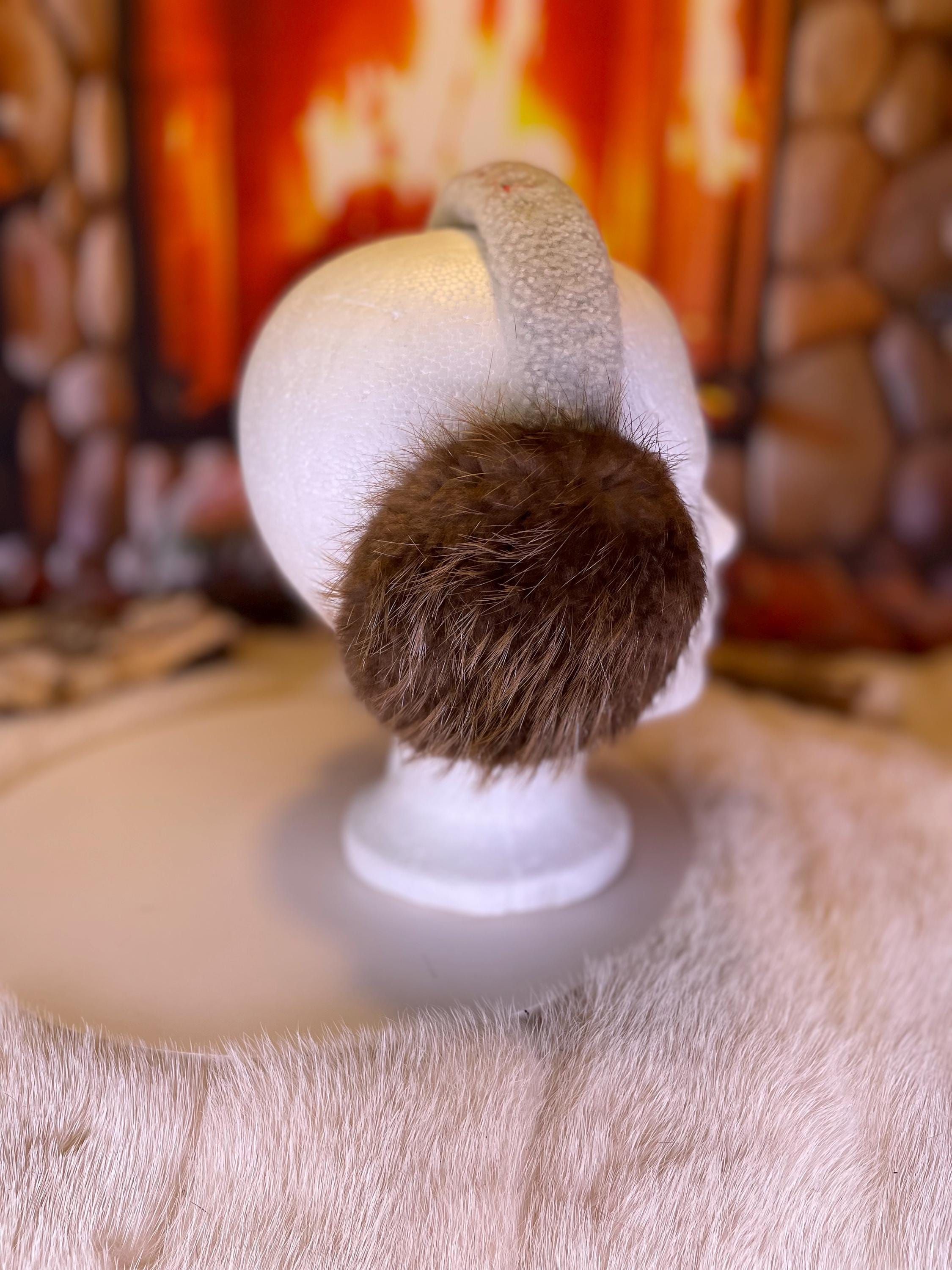 Cache-Oreilles tout en fourrure recyclée édition Castor naturel recyclé et mouton rasé sur la tête  Les Johanne