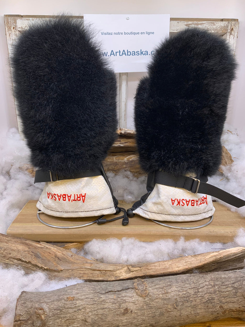 Mitaines Anna Large opossum noir cuir crème embossé serpent bourgogne recyclé broderie rouge ArtAbaska fait main Québec unique artisanale