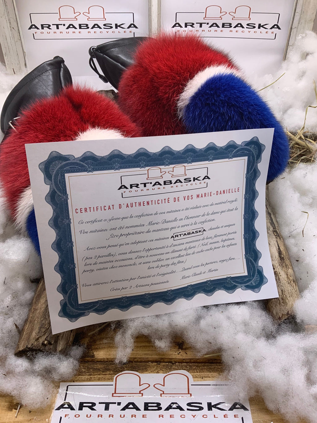 Mitaines Marie-Danielle – Medium, édition spéciale renard recyclé bleu blanc rouge, cuir noir, pièce unique faite à la main au Québec