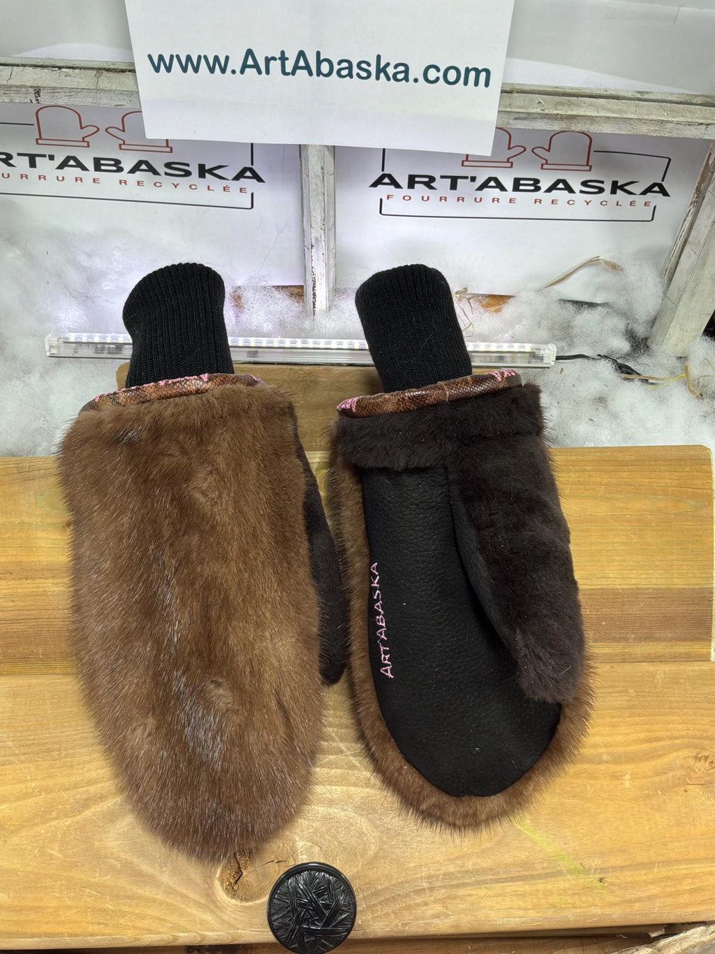 Mitaines de ville Medium Mathilde en fourrure recyclée – Faites à la main au Québec – Légères, élégantes, confort urbain – ArtAbaska