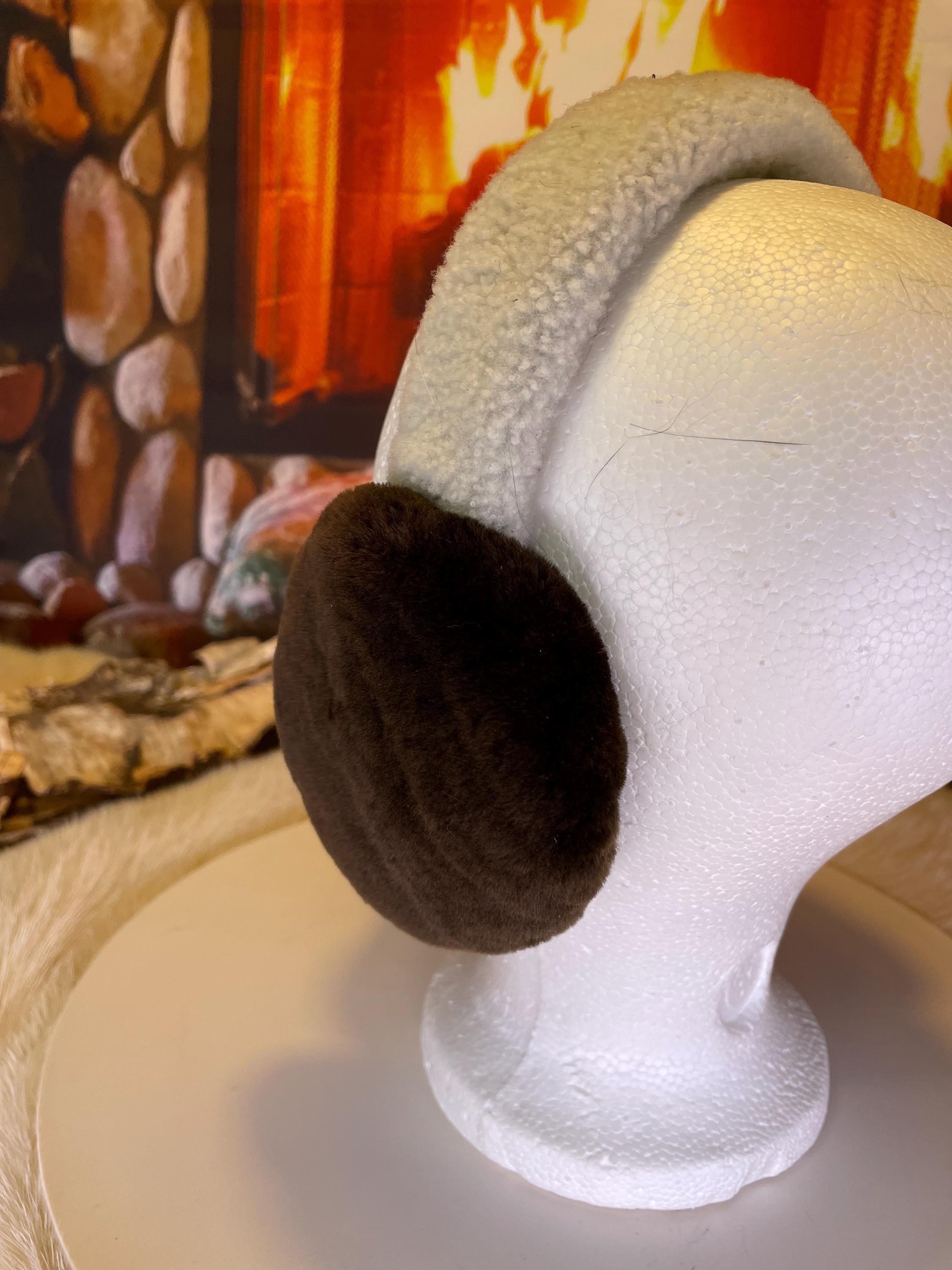 Cache-Oreilles tout en fourrure recyclée édition Castor rssé brun naturel recyclé et mouton rasé sur la tête  Les Jocelyne