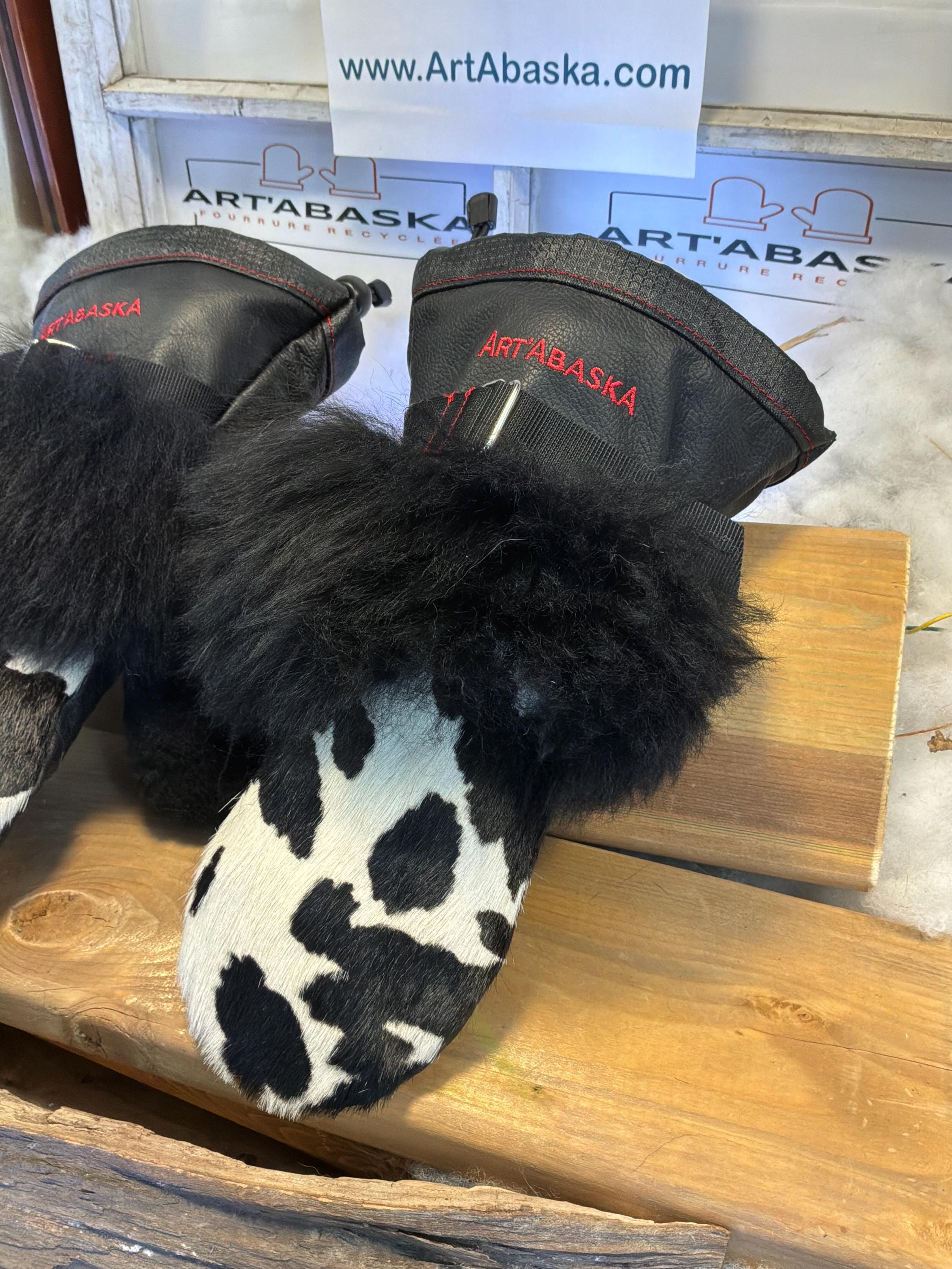 Mitaines Mariette Small peau de vache recyclée noir et blanc avec bande de mouton noir, cuir italien noir, fait à la main au Québec