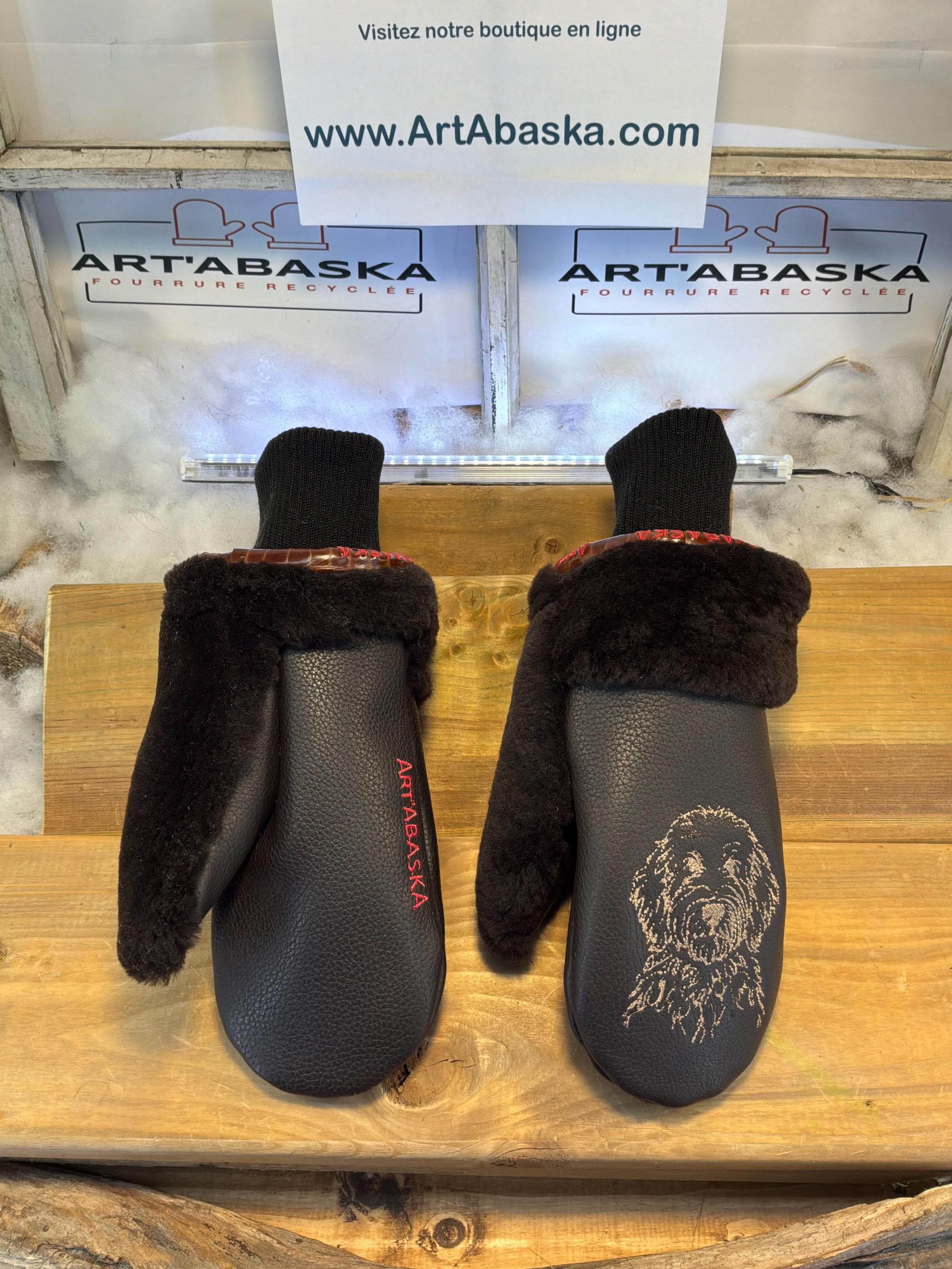 Mitaines de ville Medium Éliane en fourrure recyclée – Faites à la main au Québec – Légères, élégantes, édition Golden Doodle – ArtAbaska