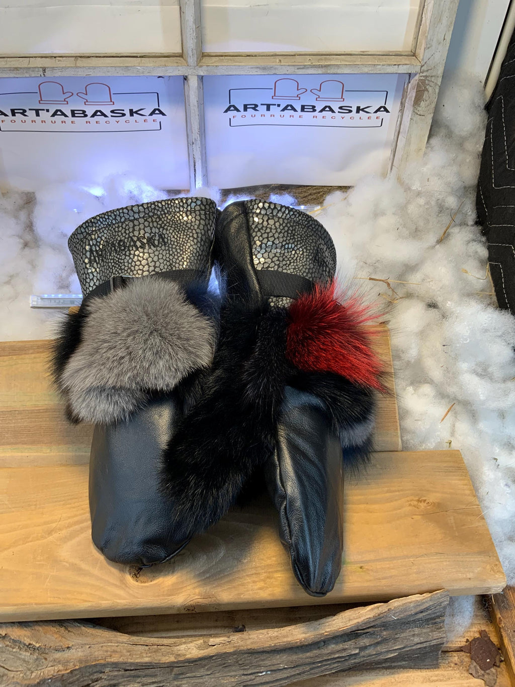 Mitaines Les Fernandes – Large, cuir italien noir, patchwork de fourrure recyclée, lapin et serpent gris, fait à la main au Québec