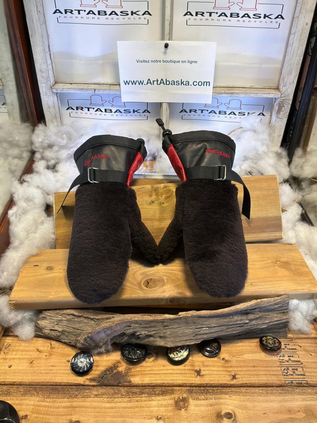Mitaines Solange Medium mouton rasé brun recyclé, cuir italien noir & rouge pompier, pièce unique faite à la main au Québec