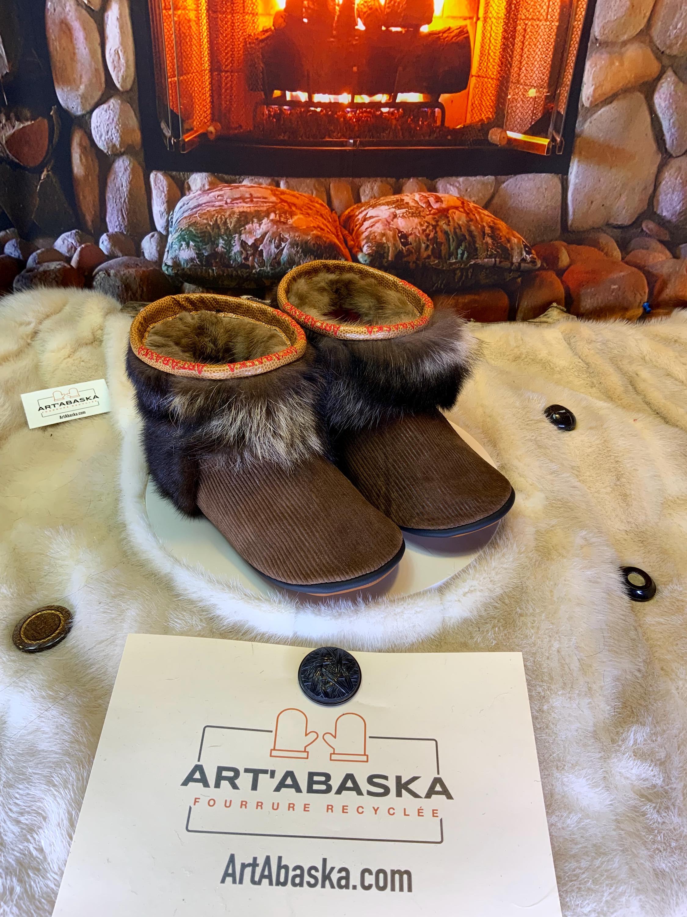Mocassins d’intérieur Les Olivette – pointure 10 femme – cuir velours côtelé brun, vison, raton – fourrures recyclées fait à la main Québec