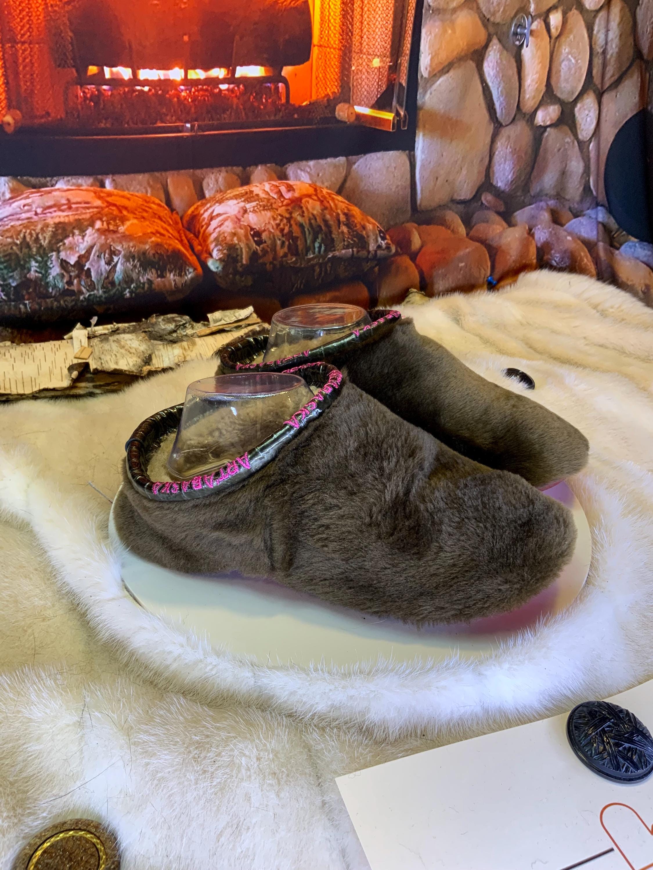 Slipper Mariette – pointure 8 femme – Sherling italien & cuir recyclé, pièce unique faite à la main au Québec