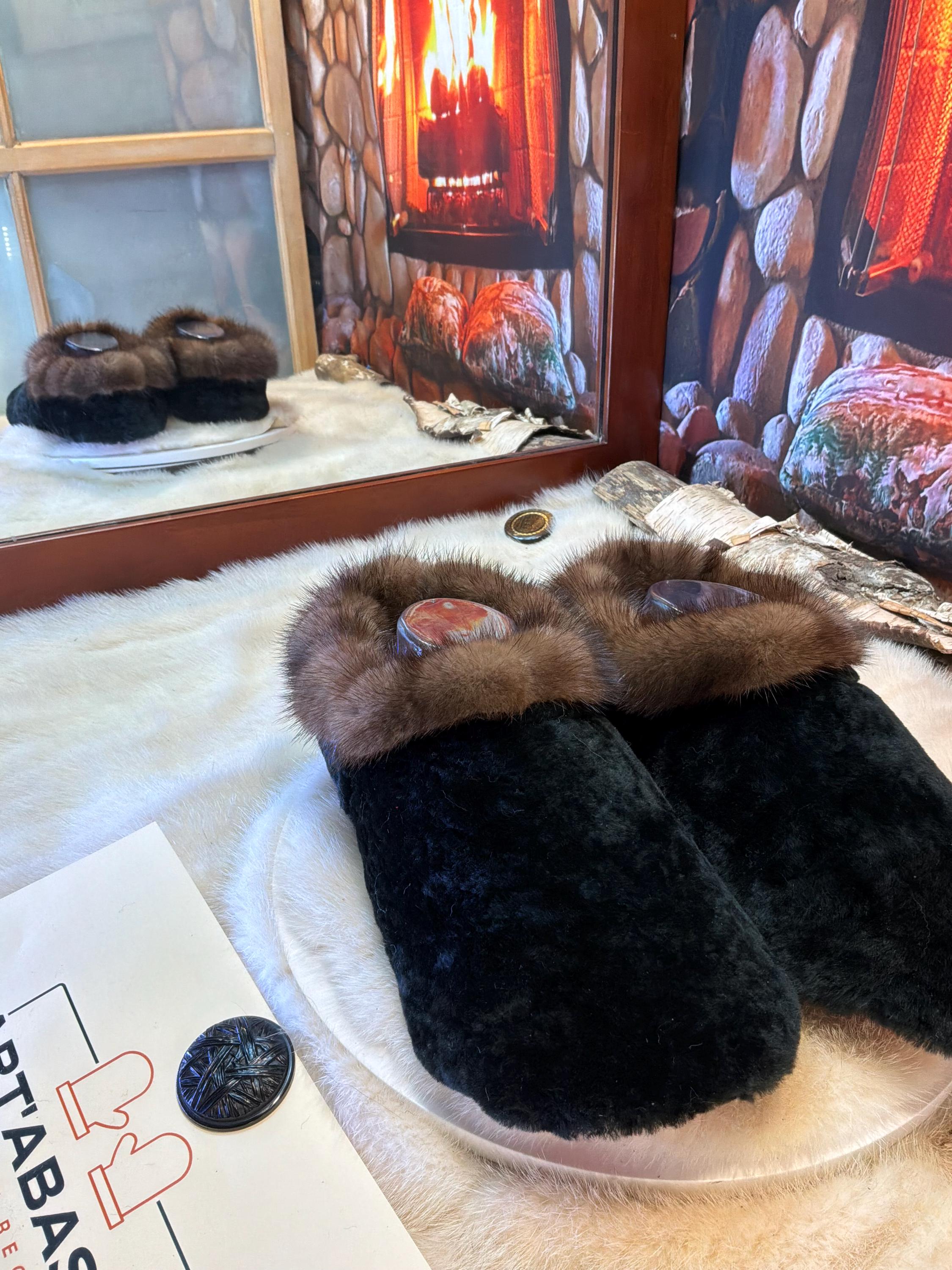 Slipper Clara pointure 9 Homme / 11 femme– Sherling italien & cuir recyclé, pièce unique faite à la main au Québec
