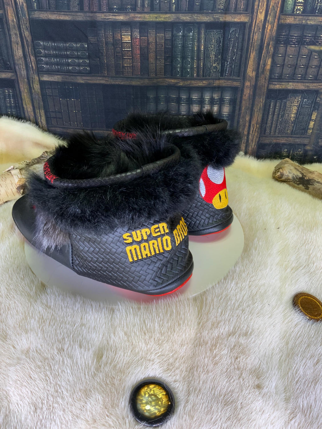 Mocassin d’intérieur homme Les Berthe – pointure 11 – édition Mario Bross – fourrure recyclée  patchwork renard – fait à la main au Québec