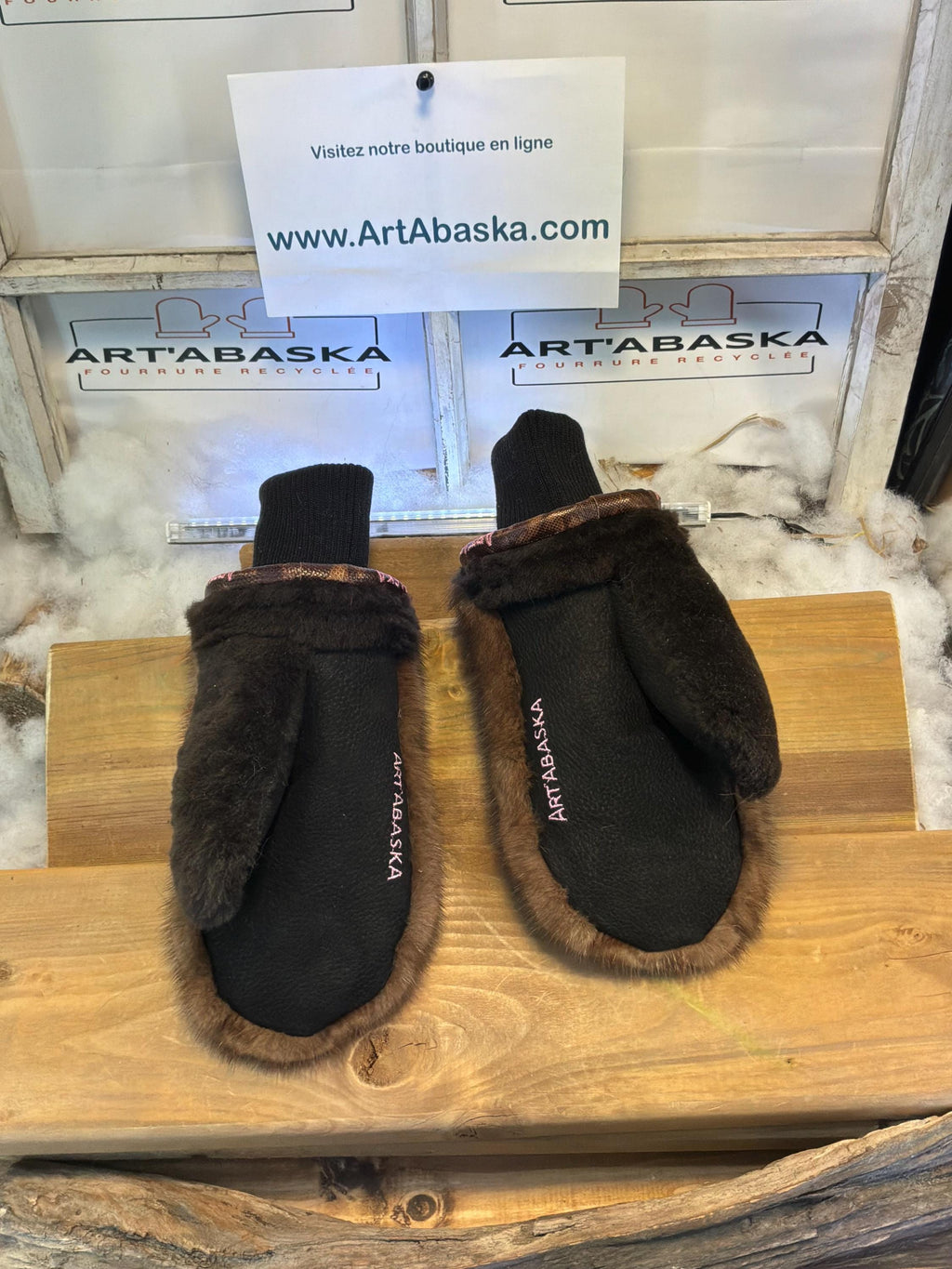 Mitaines de ville Medium Gisèle en fourrure recyclée – Faites à la main au Québec – Légères, élégantes, confort urbain – ArtAbaska