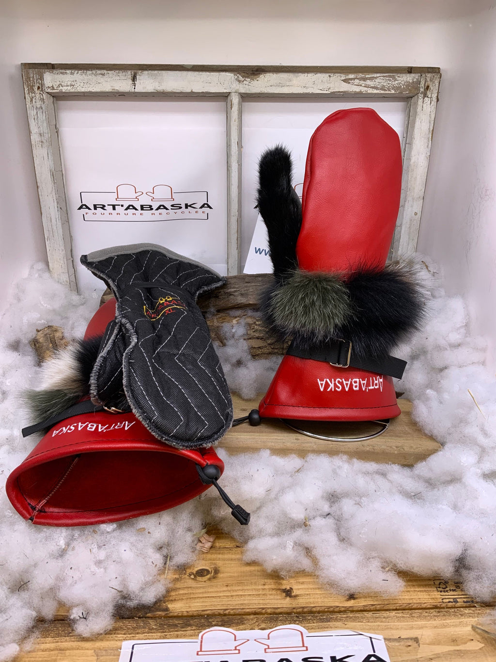 Mitaines Catherine Médium cuir rouge noir fourrure renard patchwork recyclée feutre polar chaud artisanal unique Québec