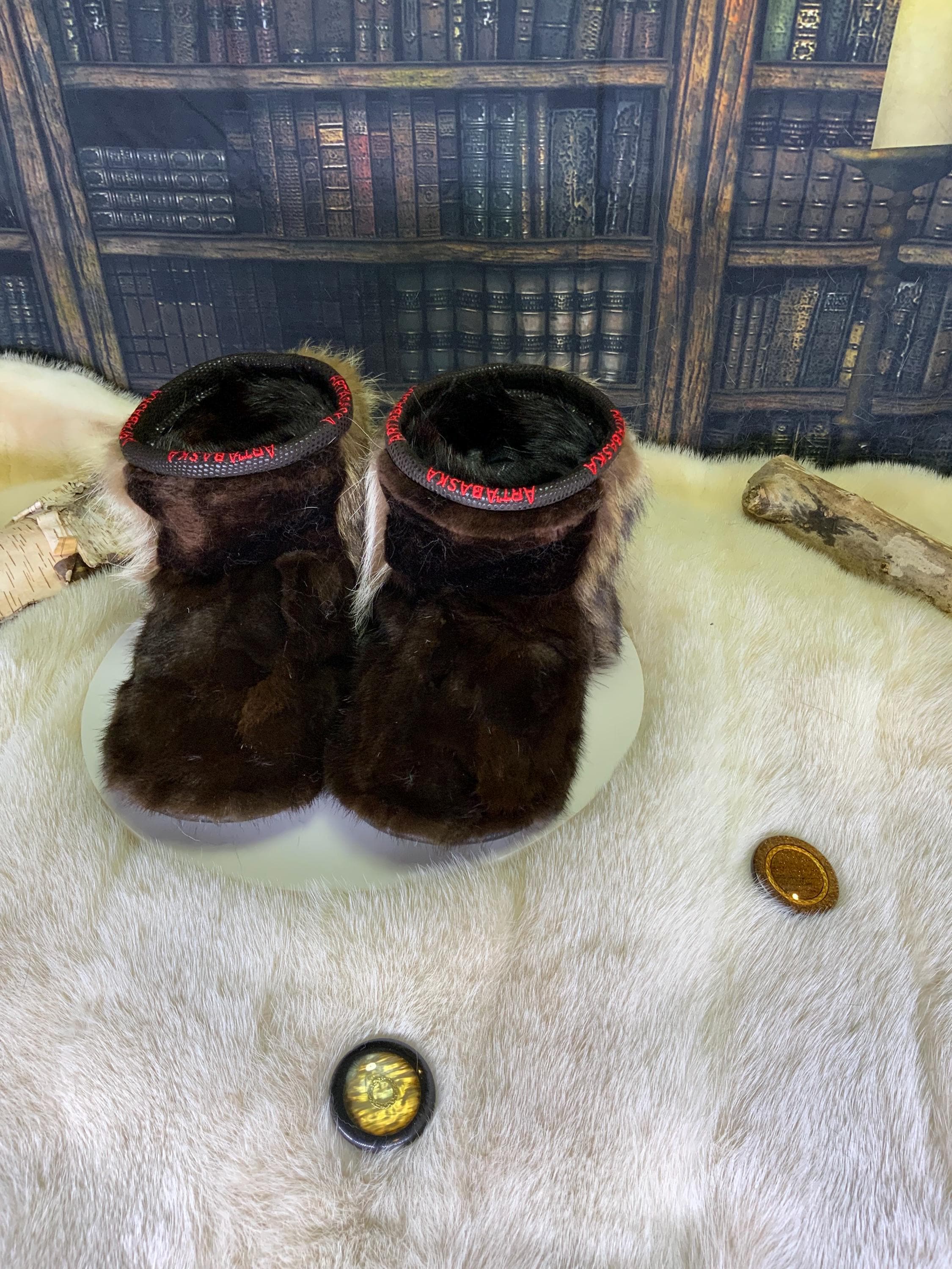 Mocassins d’intérieur Thérèse pour femme 7 en vison brun recyclé, raton naturel recyclé et mouton rasé ultra-doux recyclé – faits à la main au Québec, chauds, respirants, confort de luxe, pièce unique Art’Abaska 💕