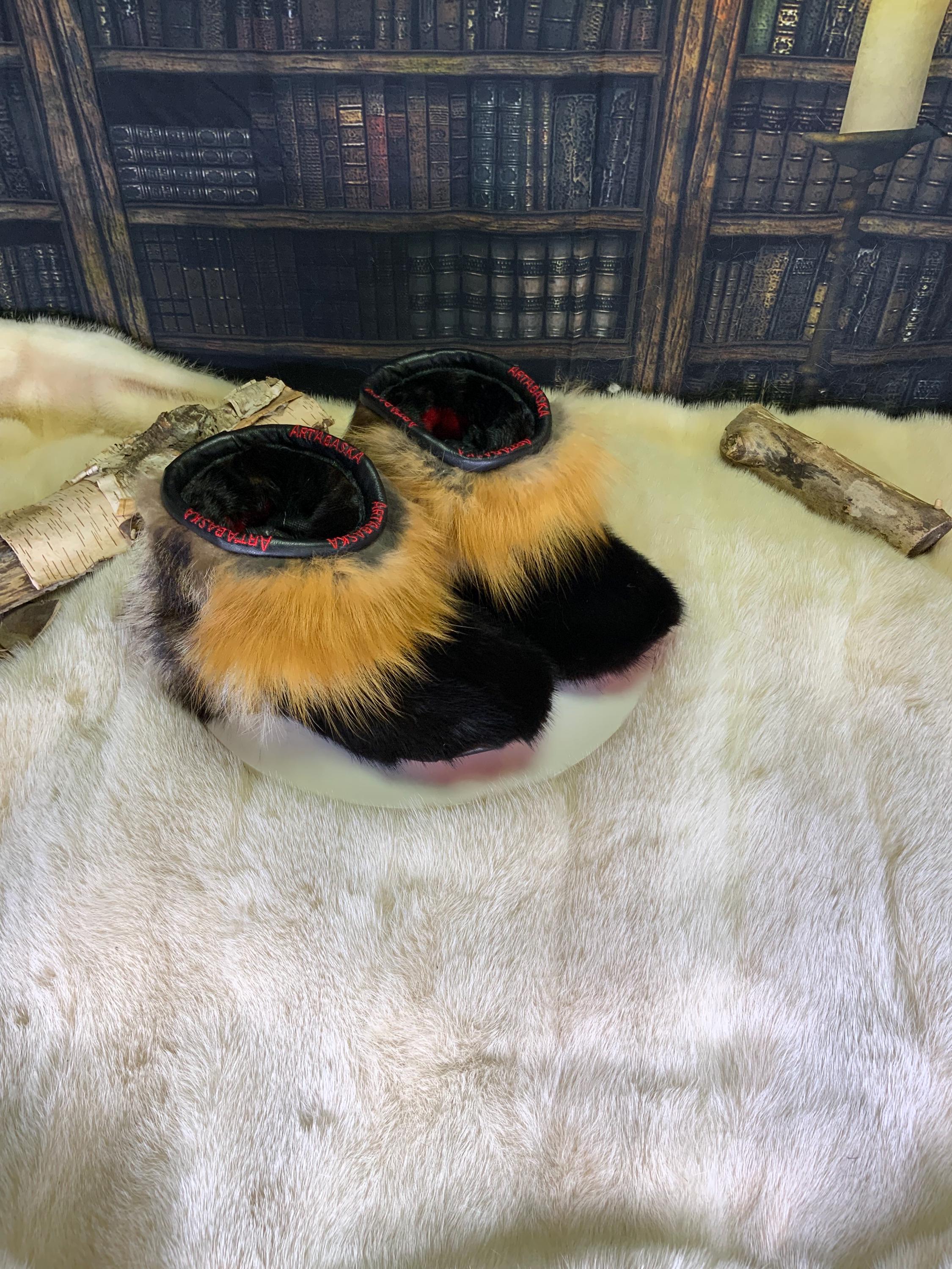 Mocassins d’intérieur Elisabeth pour femme 6 en vison brun naturel recyclé, raton recyclé et renard roux recyclé – faits à la main au Québec, chauds, respirants, confort de luxe, pièce unique Art’Abaska 💕