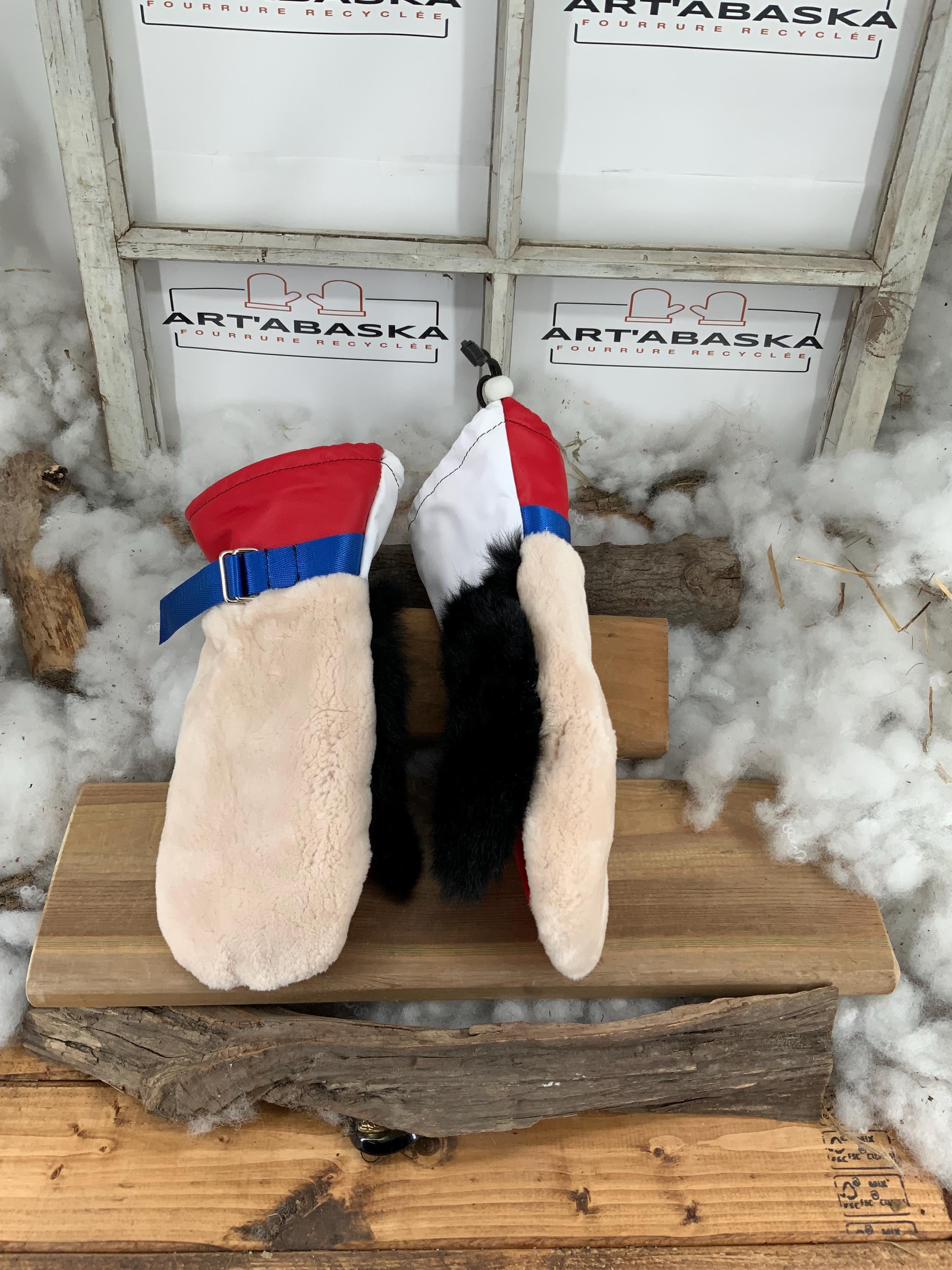 Mitaines Céline Small – Cuir & fourrures recyclées bleu-blanc-rouge, doublure amovible, pièce unique faite à la main Québec