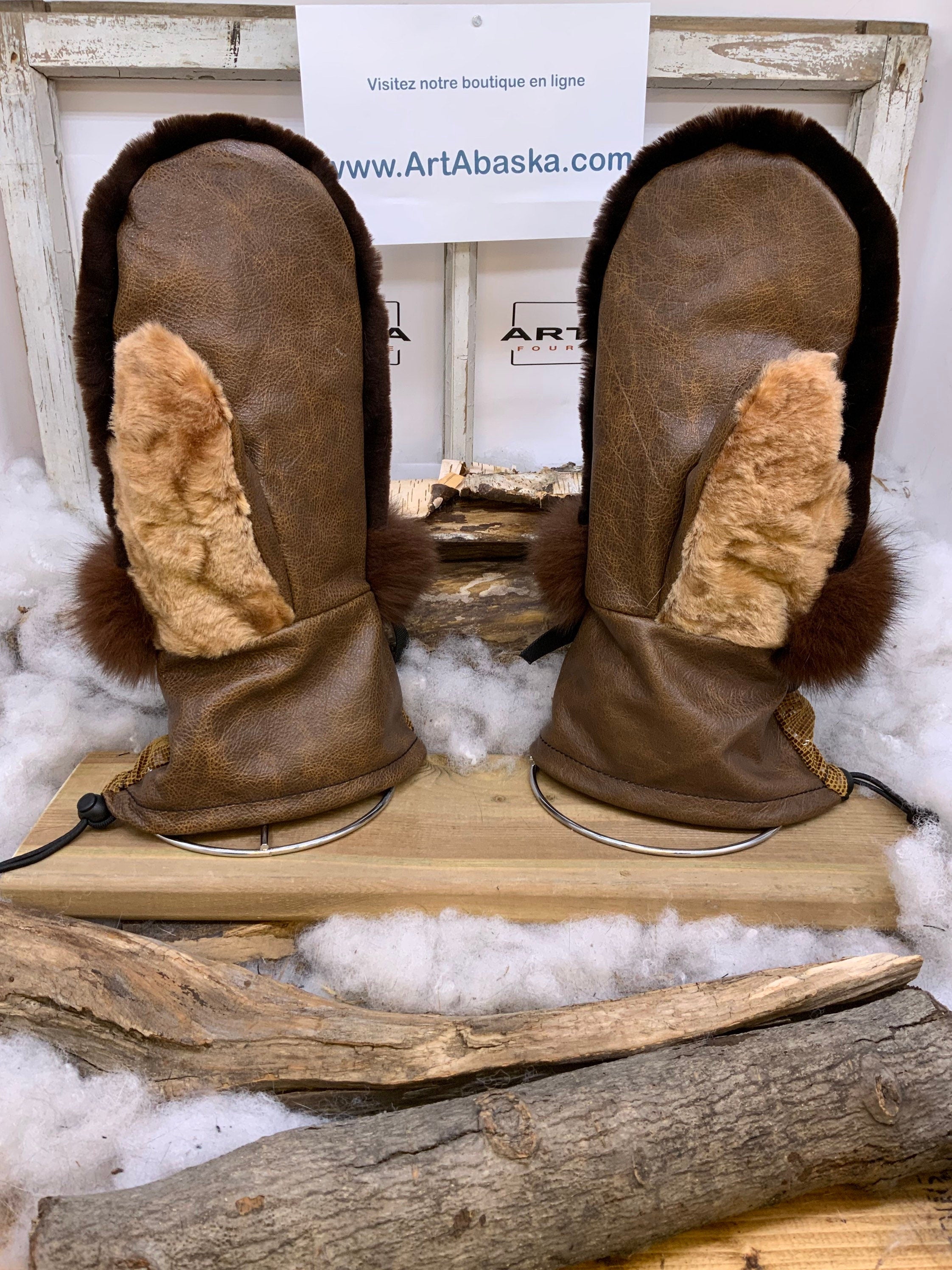 Mitaines Françoise Large castor rasé mouton rasé renard teint brun cuir brun imprimé recyclé fait main Québec pièce unique artisanale