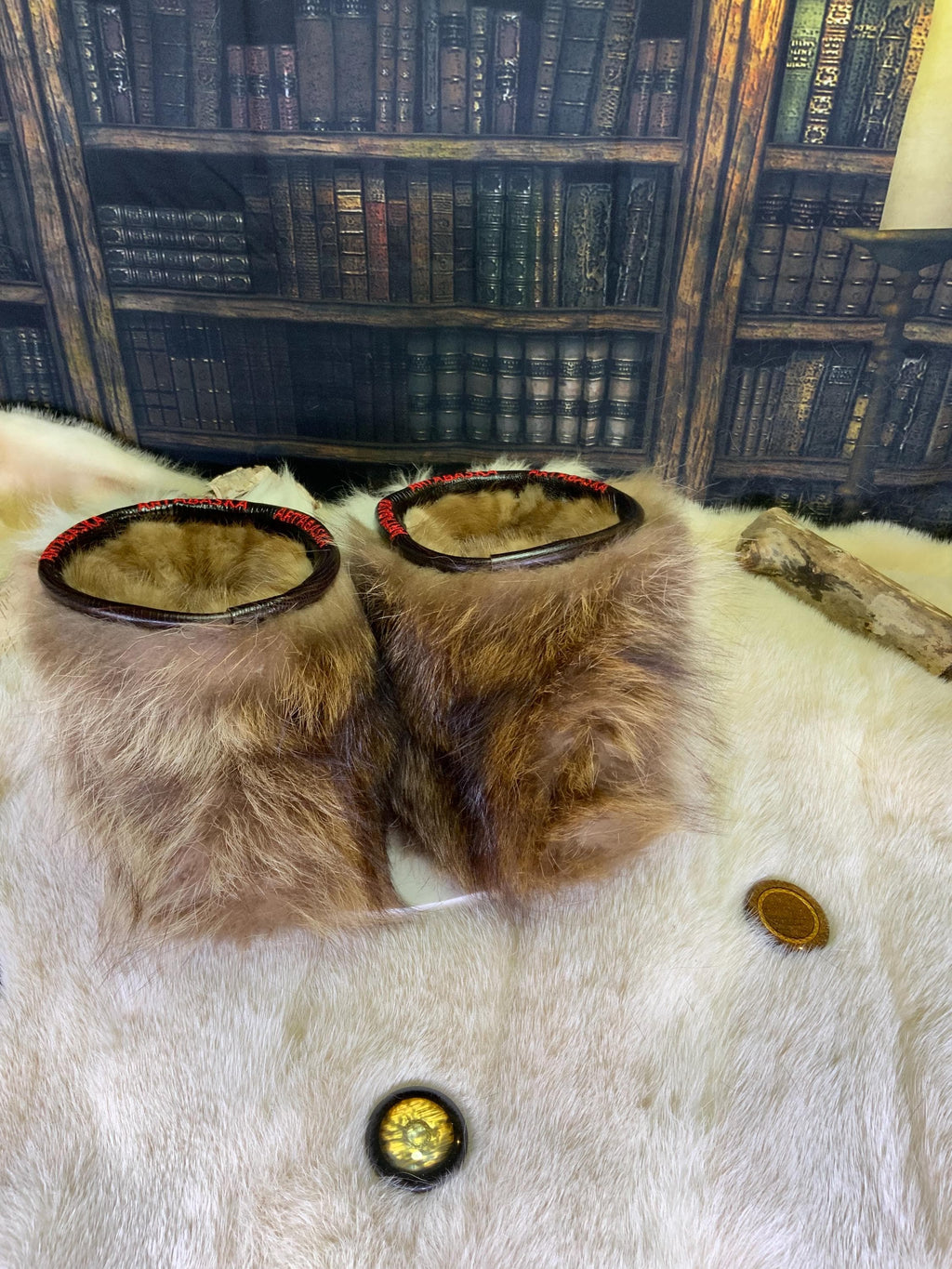 Mocassins d’intérieur Les Magella – 10 Femme – vison, raton & renard recyclés – fait à la main au Québec, pièce unique
