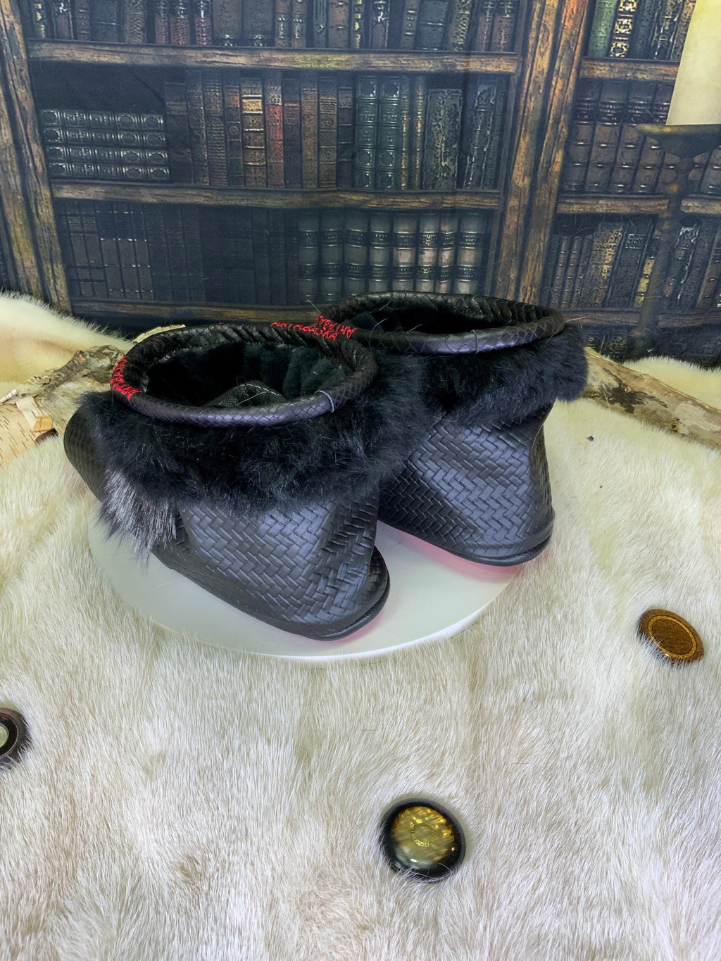Mocassin d’intérieur Les Fernande – pointure 10 homme – cuir italien & fourrure recyclée – fait à la main au Québec, pièce unique