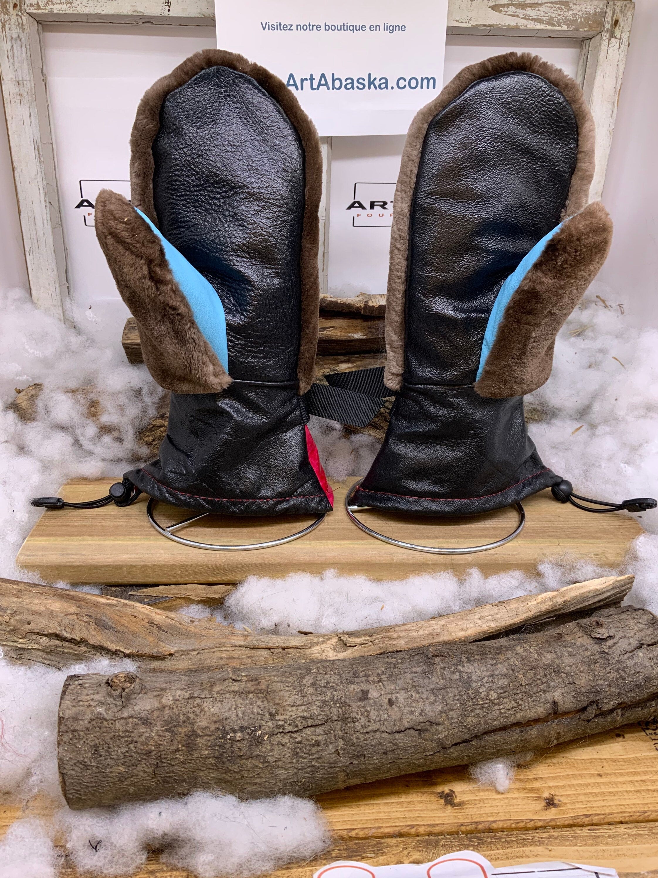 Mitaines Les Joséphine – Médium, castor rasé & cuir noir/bleu recyclés, fait à la main au Québec, pièce unique