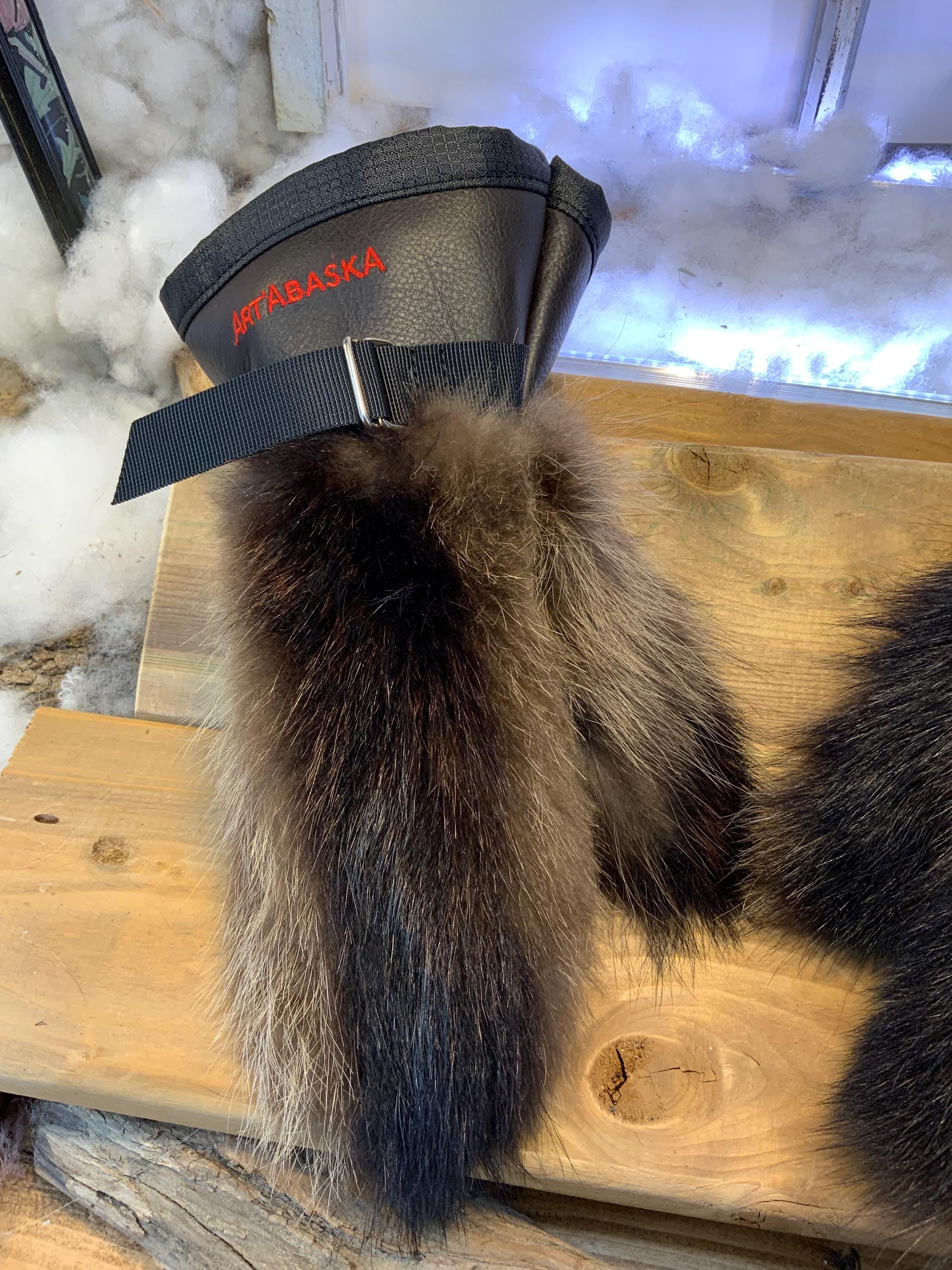 Mitaines Lise Small – Fourrure raton brun recyclé & cuir italien brun, fait à la main, pièce unique Québec