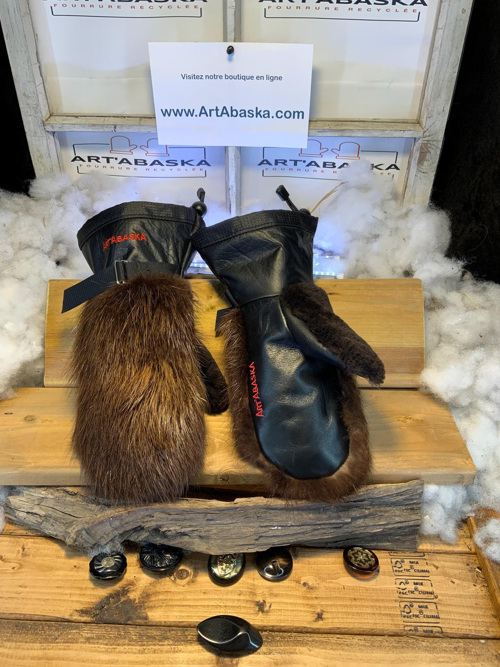 Mitaines Les Cécile – Medium, édition fourrure, castor naturel recyclé, mouton brun rasé, cuir italien, fait à la main, Québec
