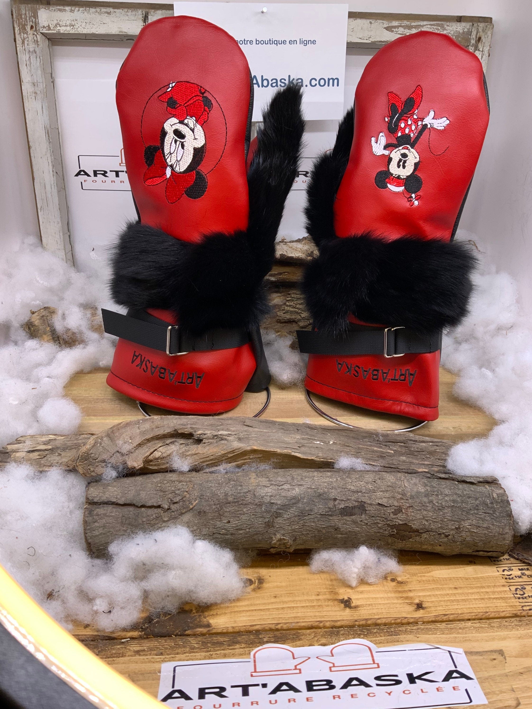 Mitaines Marie-Rose X-Large Édition Minnie Mouse cuir rouge noir fourrure renard et lapin recyclés Disney artisanal Québec