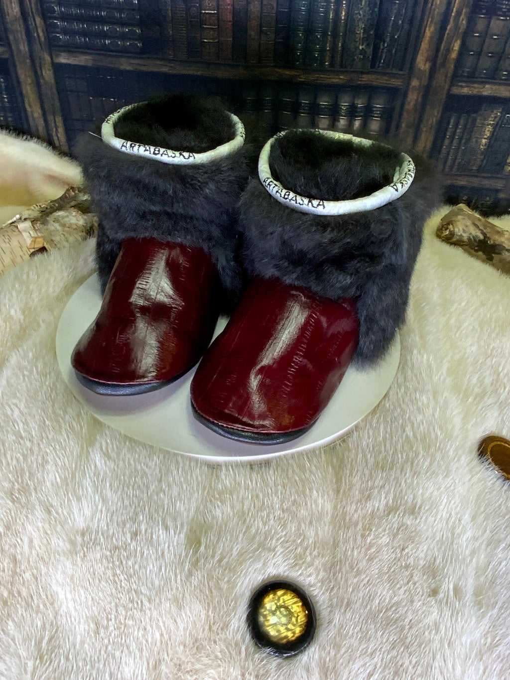 Mocassins d’intérieur Ernestine pointure 8 femme cuir italien bourgogne opossum recyclé fait à la main Québec pantoufles luxe
