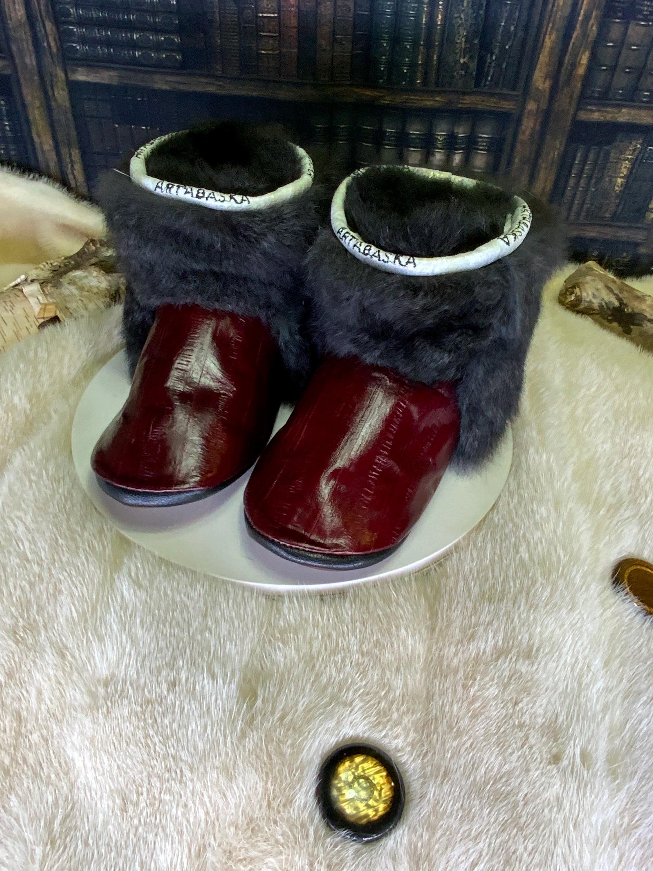 Mocassins d’intérieur Ernestine pointure 8 femme cuir italien bourgogne opossum recyclé fait à la main Québec pantoufles luxe