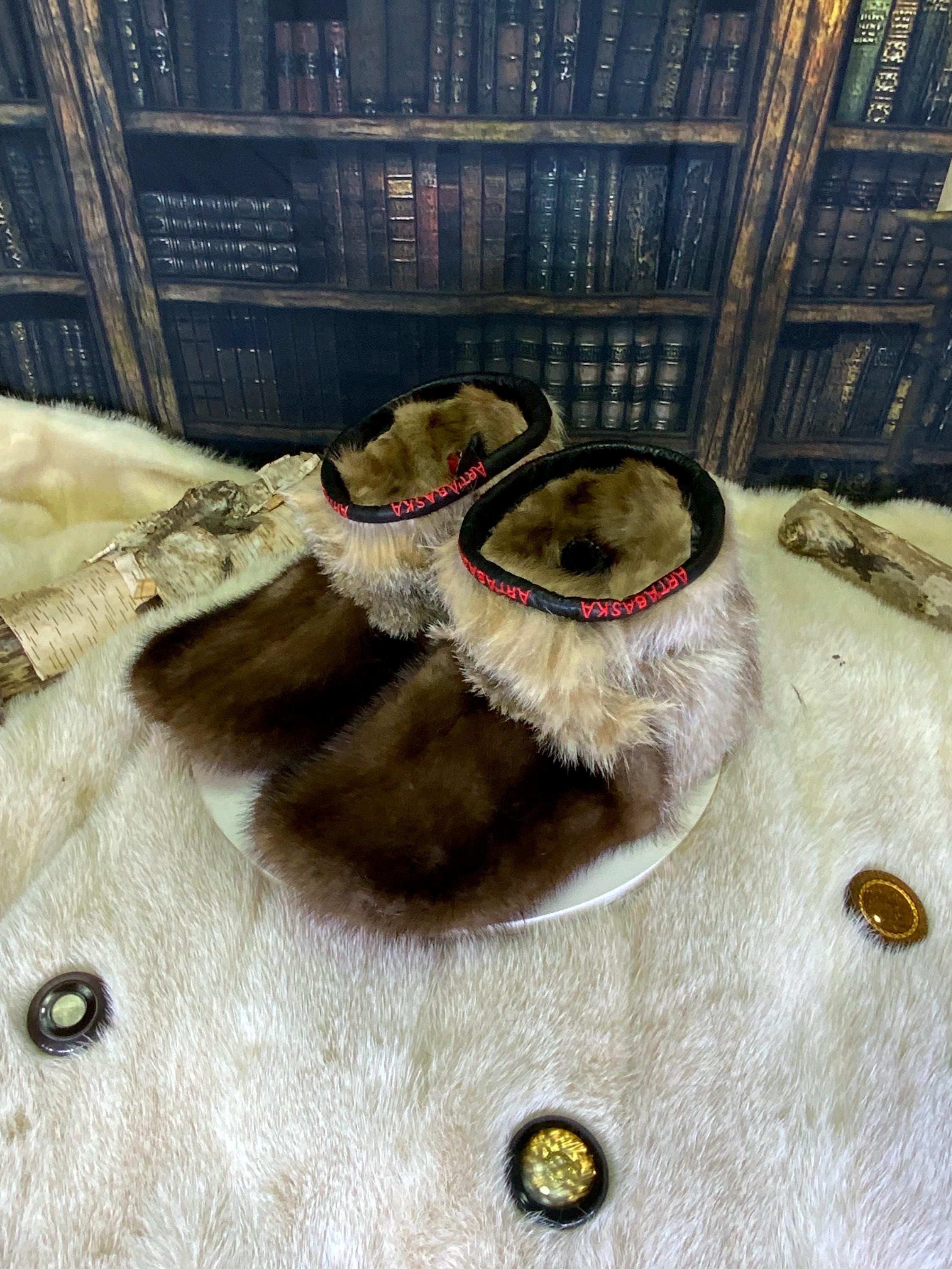 Mocassins d’intérieur Rosa – pointure 10 Femme – vison, raton bleached & coyote recyclés – pièce unique faite à la main au Québec