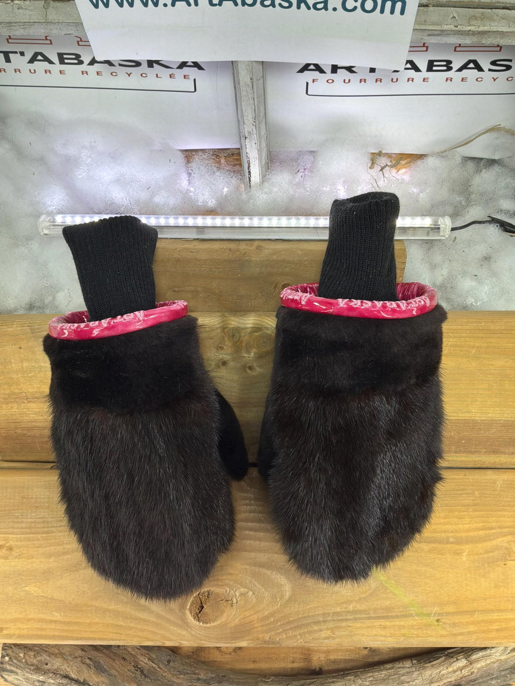 Mitaines de ville Medium Gilberte en fourrure recyclée – Faites à la main au Québec – Légères, élégantes, confort urbain – ArtAbaska