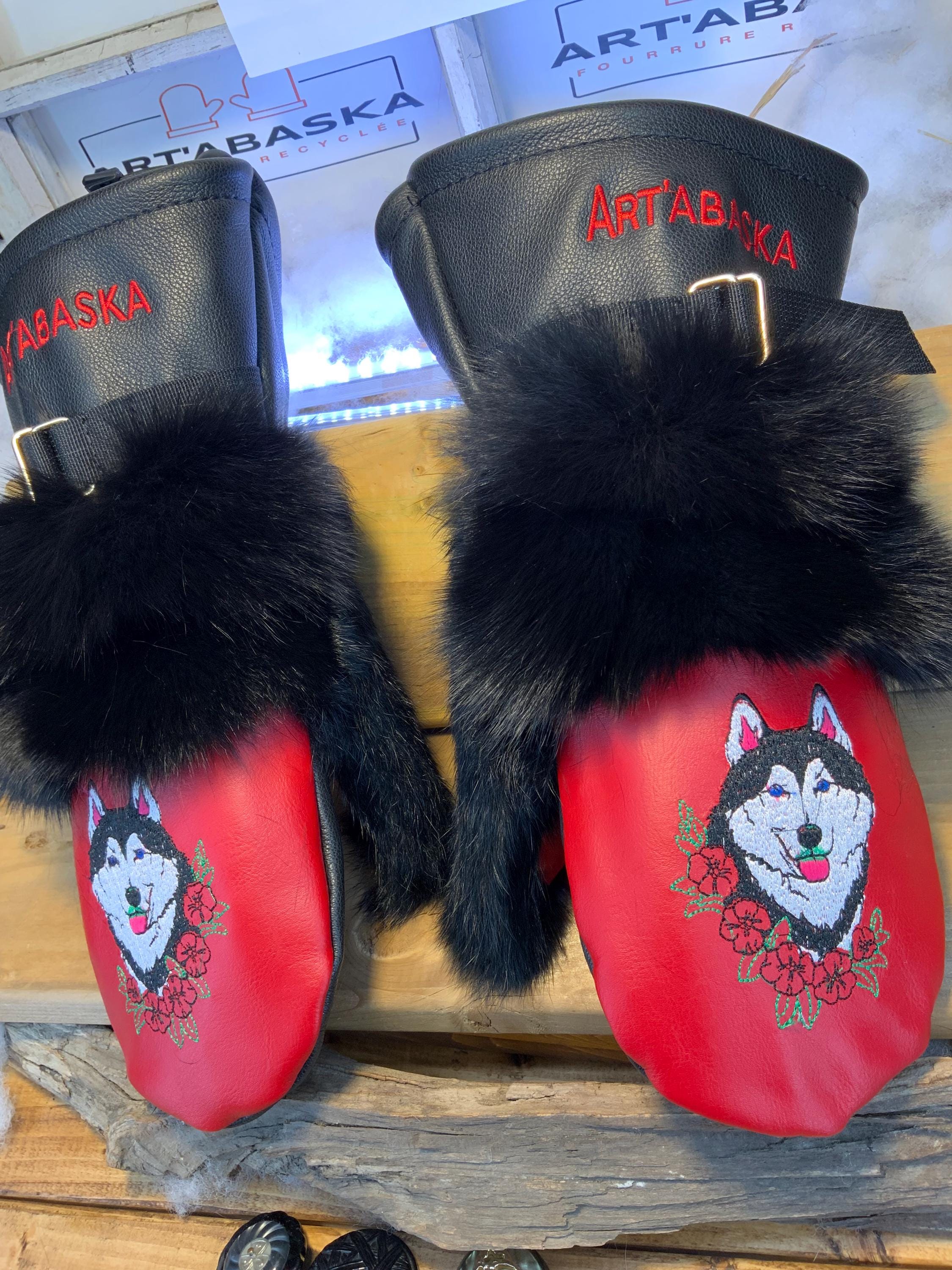 Mitaines Odette Large édition husky cuir rouge brodé tête de husky renard et lapin recyclés fait à la main Québec pièce unique