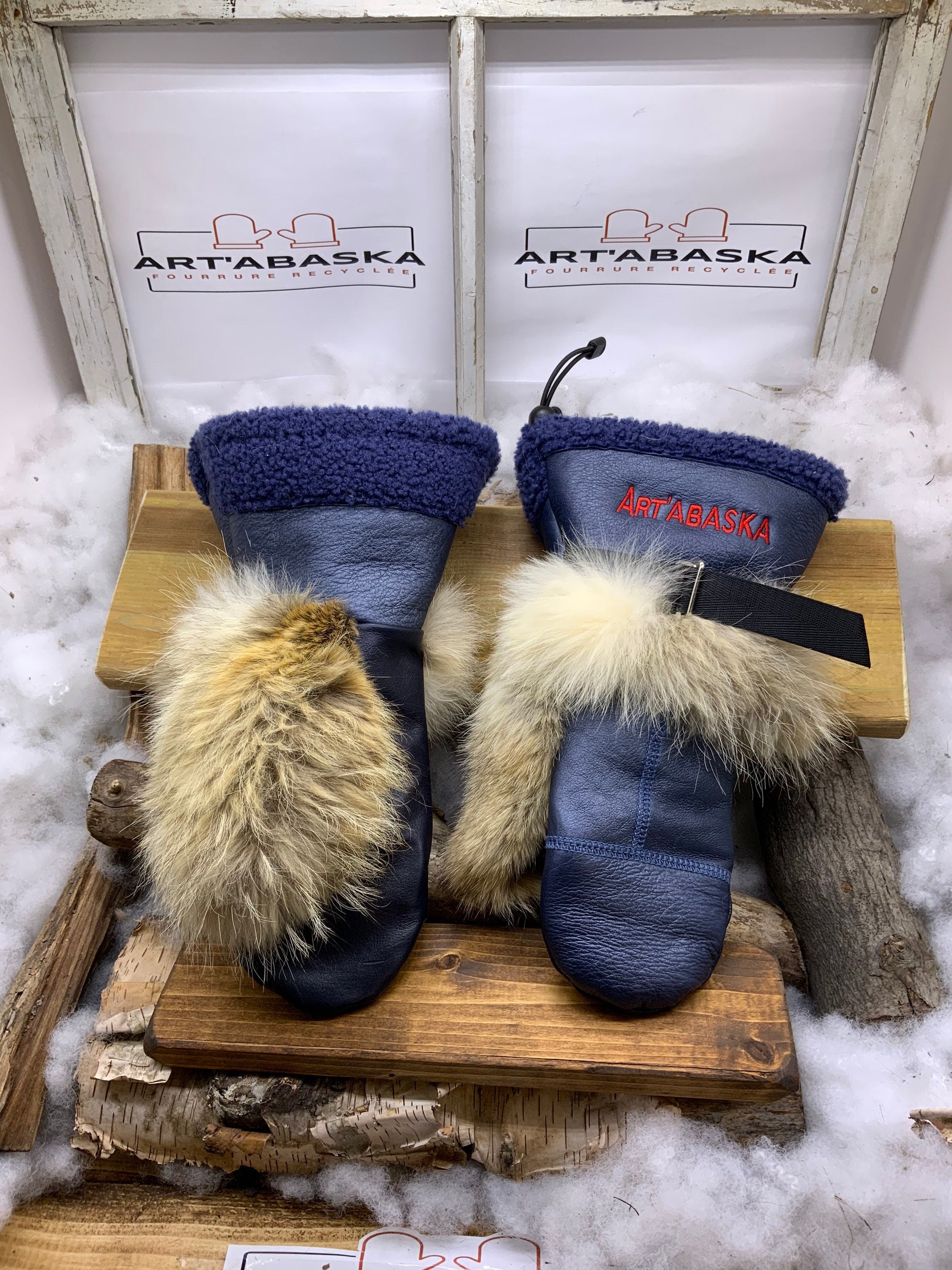 Mitaines Marianne Small – Édition spéciale, fourrures recyclées mouton, renard et coyote, cuir mauve-bleu/rouge, fait à la main Québec