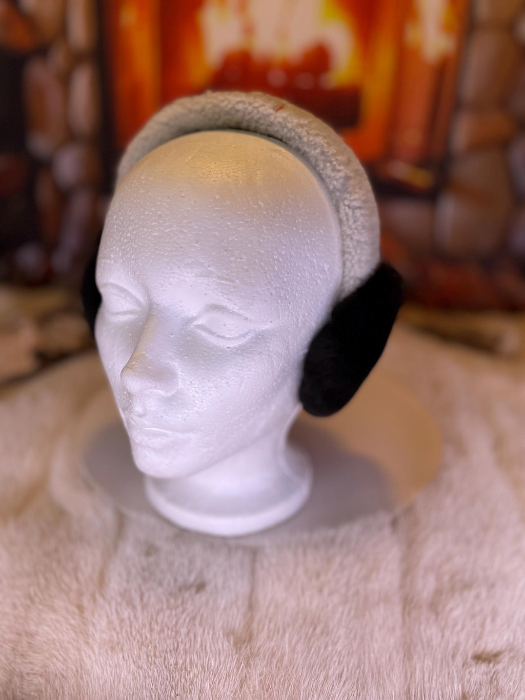 Cache-Oreilles tout en fourrure recyclée édition Castor rasé brun naturel recyclé et mouton rasé sur la tête  Les Simone