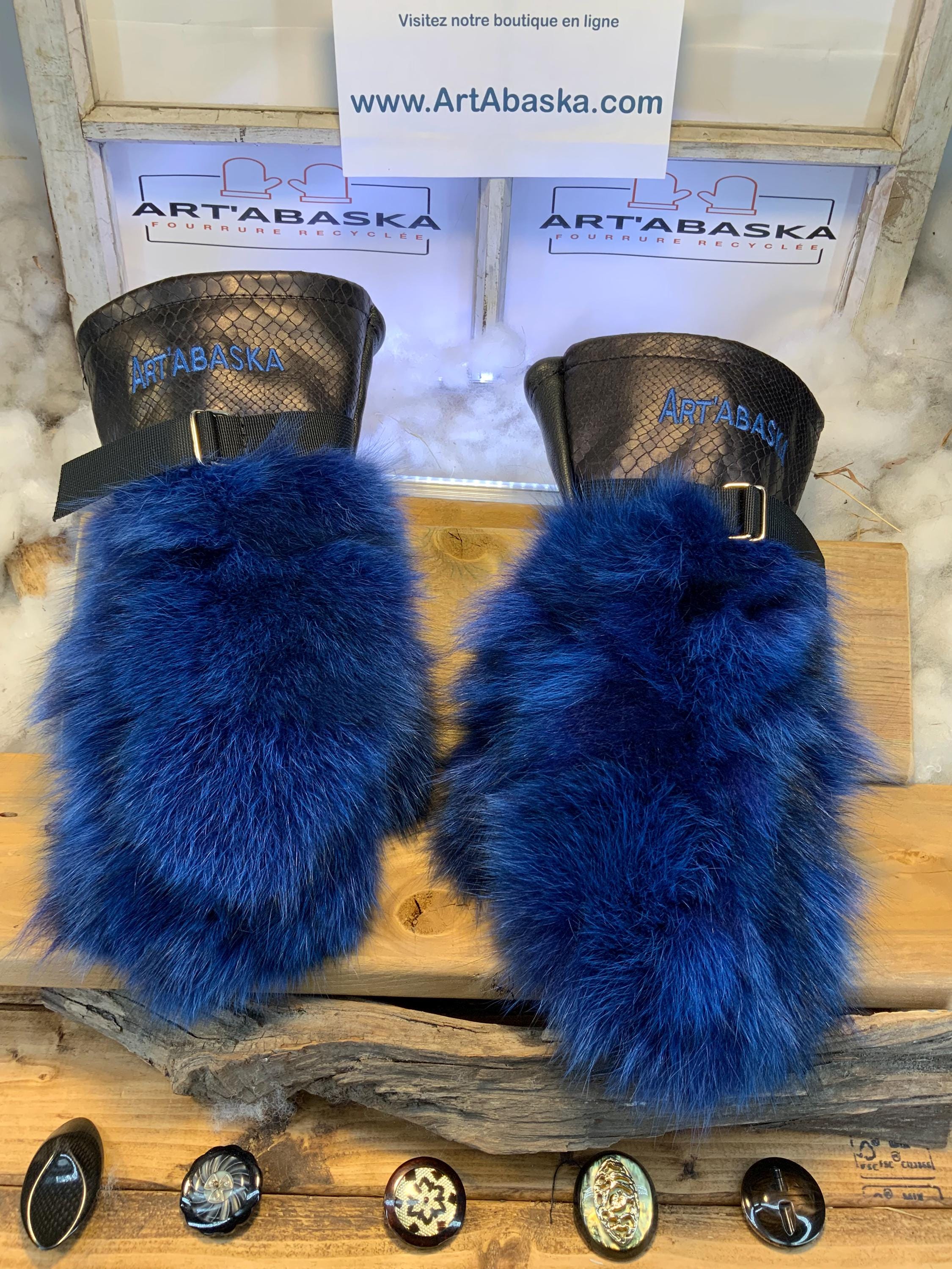 Mitaines Desneiges Large patchwork fourrure bleue recyclée cuir italien imprimé serpent fait à la main Québec pièce unique