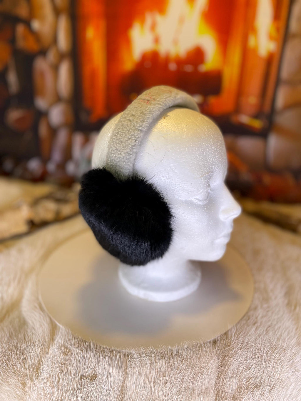 Cache-Oreilles tout en fourrure recyclée édition Lapin noir naturel recyclé et mouton rasé dessus la tête Les Lynda 2