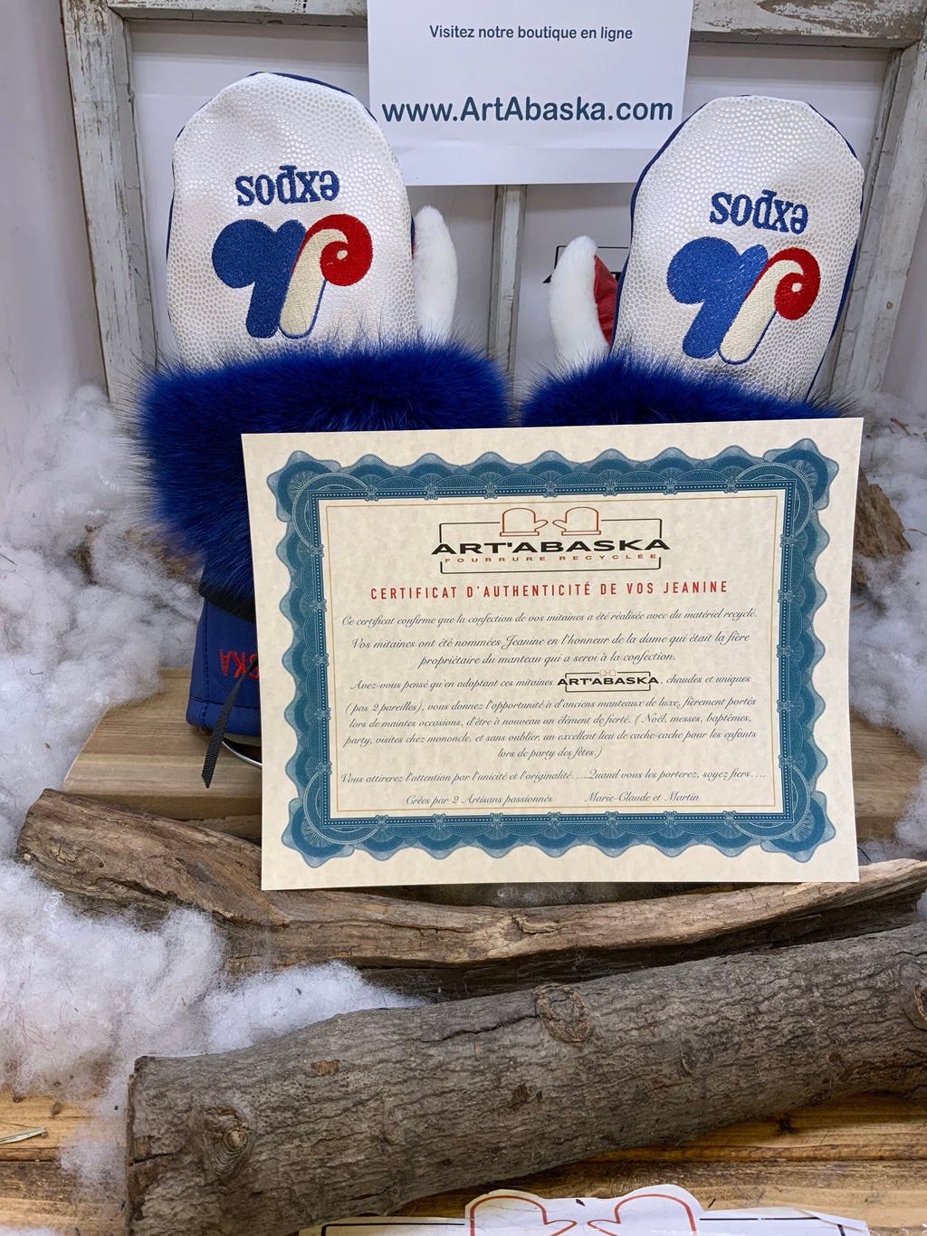 Mitaines Jeanine Expos de Montréal cuir bleu blanc rouge brodé fourrure renard mouton recyclé fait à la main Large Québec