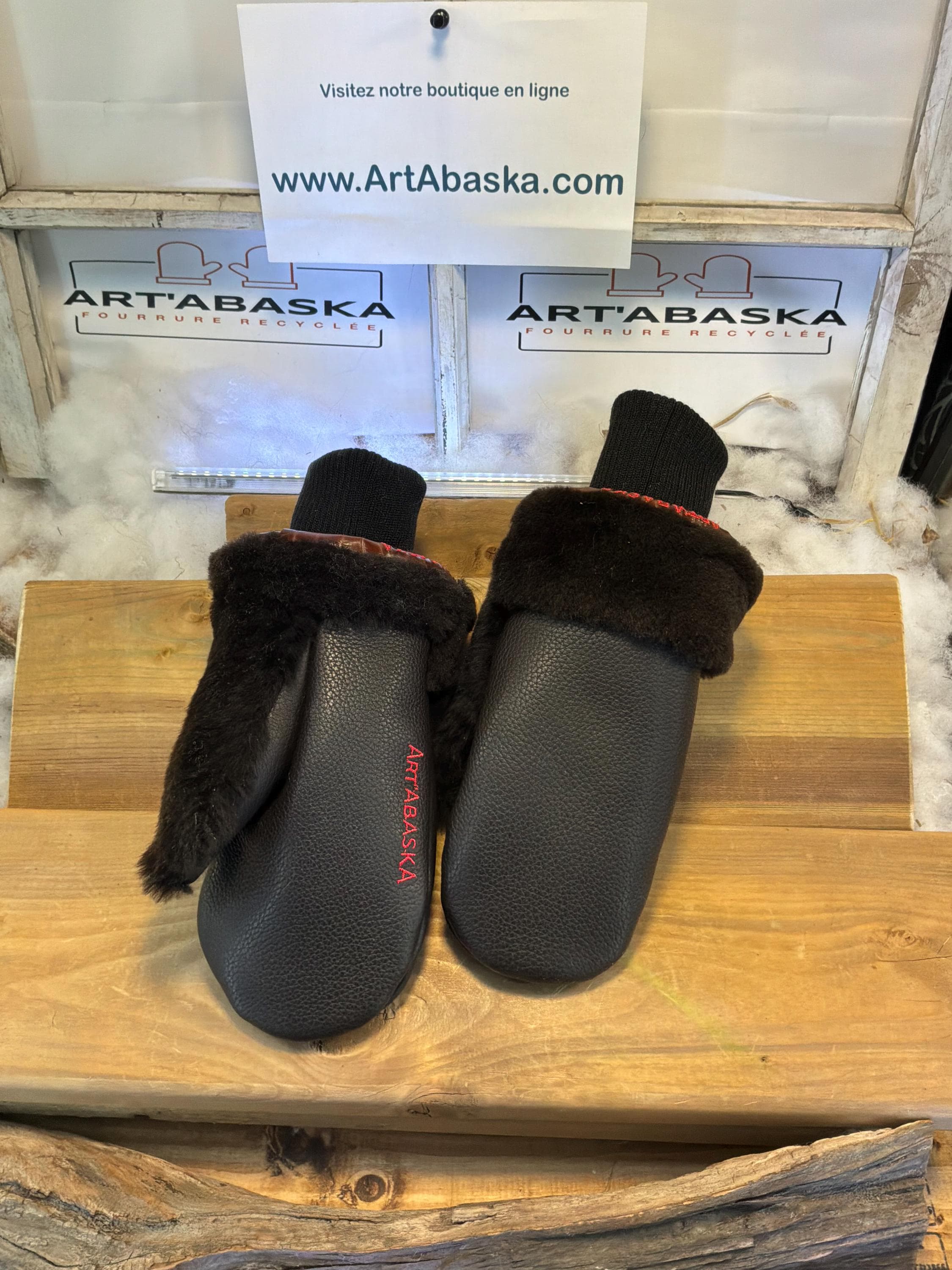 Mitaines de ville Medium Danielle en fourrure recyclée – Faites à la main au Québec – Légères, élégantes, confort urbain – ArtAbaska