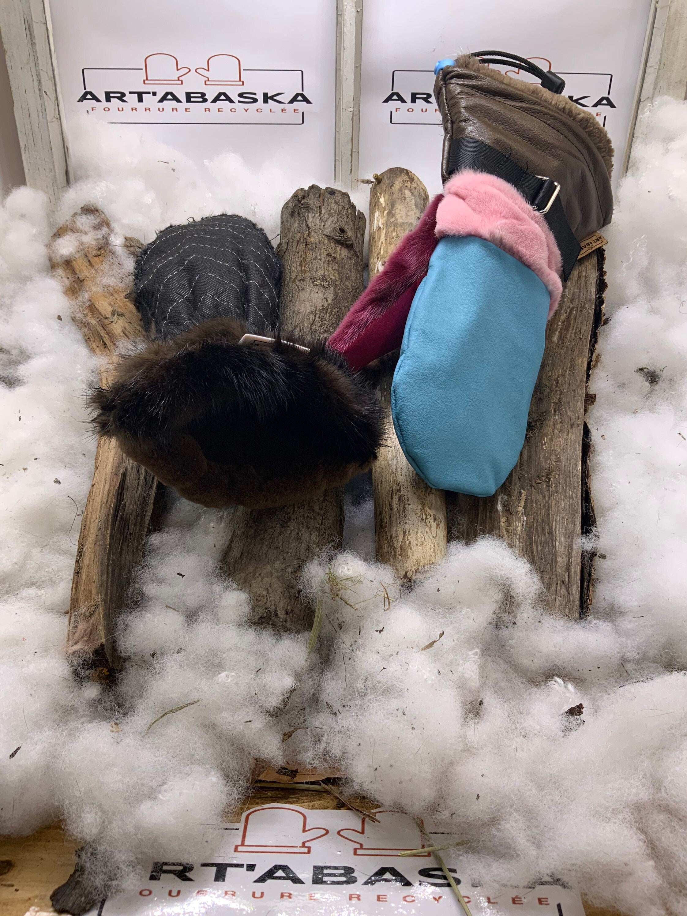 Mitaines Les Georgette – Medium, vison rose et fuchsia, cuir turquoise et brun, fait à la main, fourrure intérieure, Québec