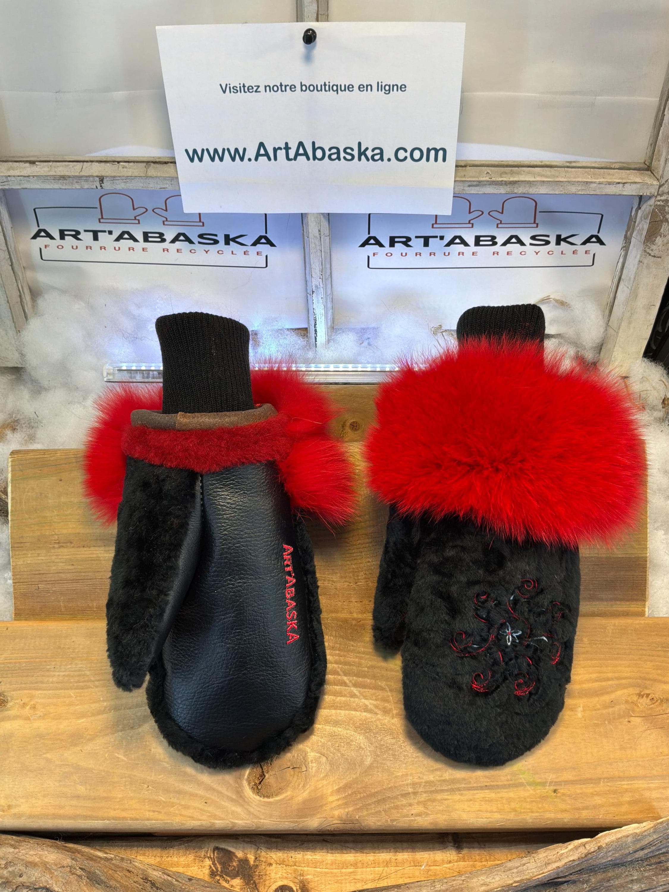 Mitaines de ville Médium Lise en fourrure recyclée – Faites à la main au Québec – Légères, élégantes, confort urbain – édition brodée