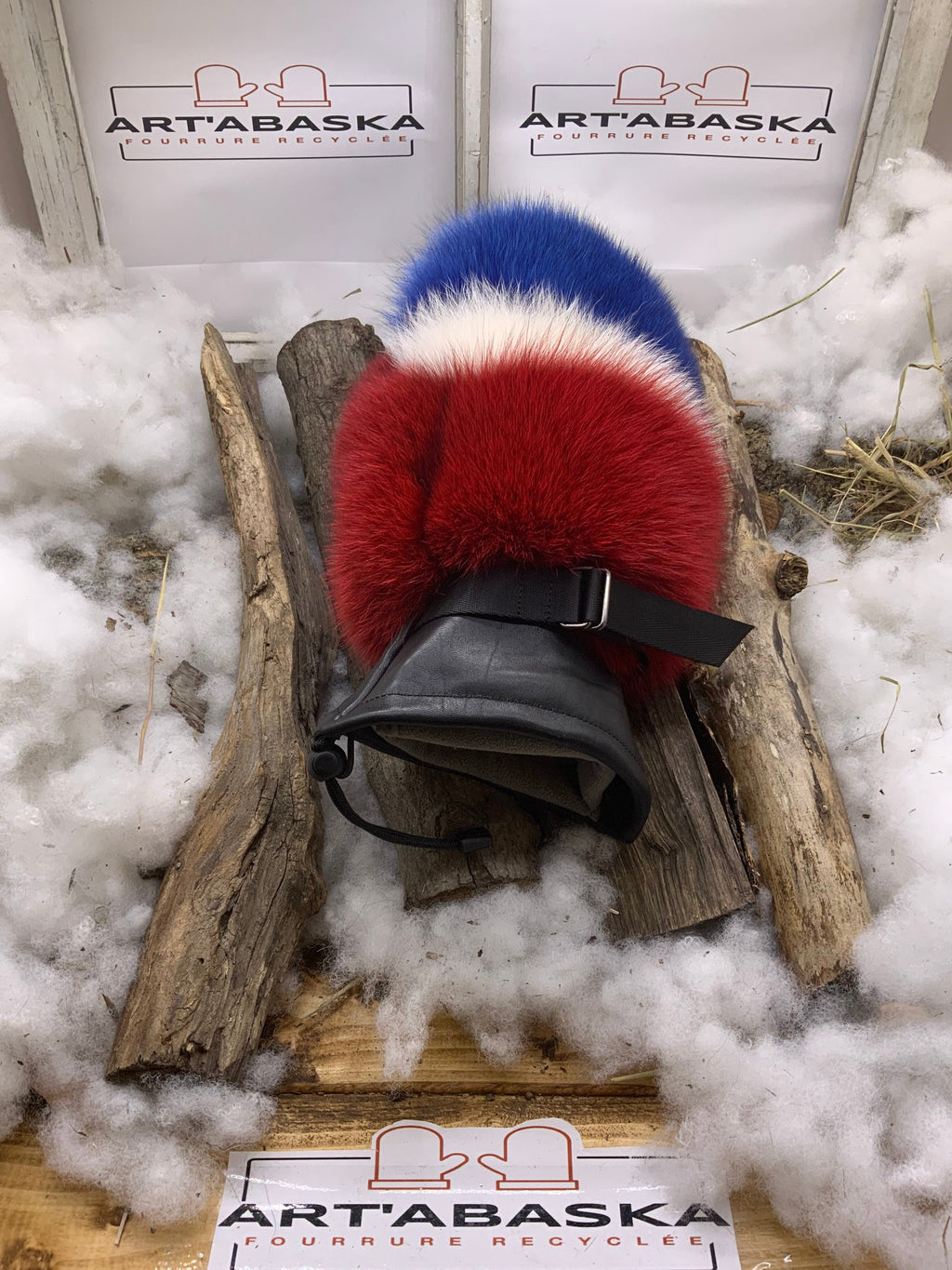 Mitaines Marie-Danielle – Medium, édition spéciale renard recyclé bleu blanc rouge, cuir noir, pièce unique faite à la main au Québec