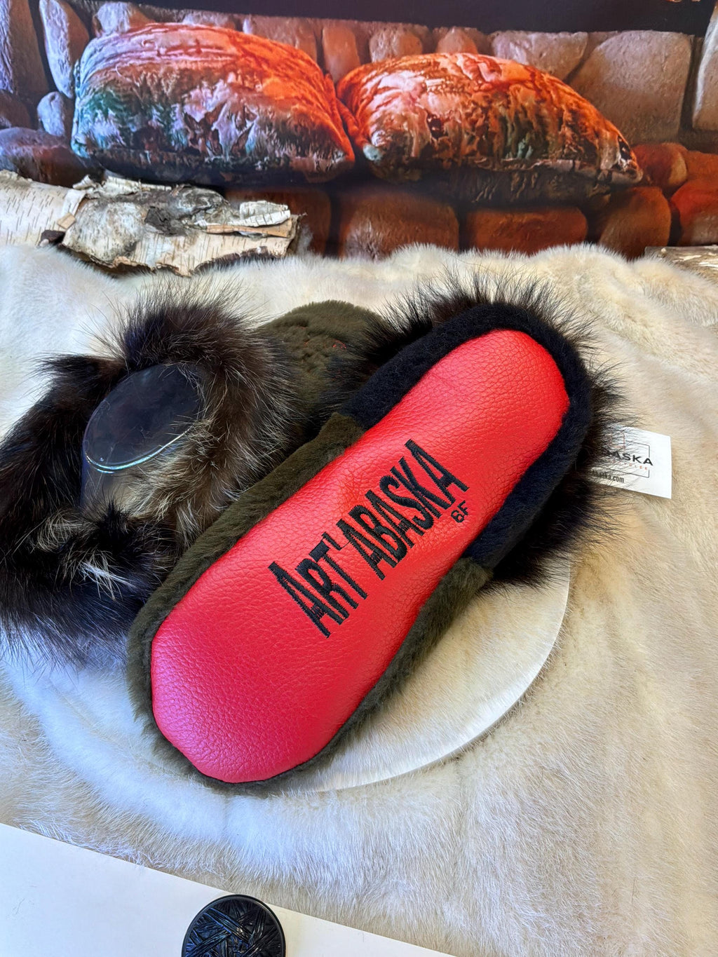 Slipper Blanche pointure 8 femme – Sherling italien & cuir recyclé, pièce unique faite à la main au Québec Édition brodée