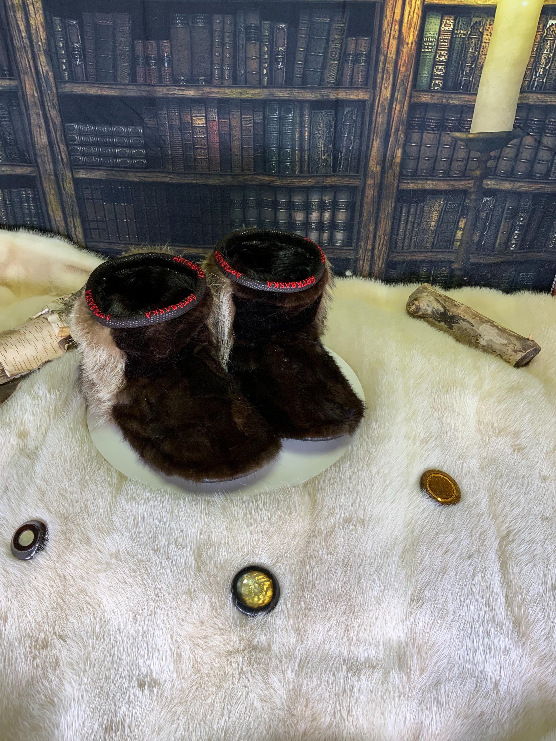 Mocassins d’intérieur Thérèse pour femme 7 en vison brun recyclé, raton naturel recyclé et mouton rasé ultra-doux recyclé – faits à la main au Québec, chauds, respirants, confort de luxe, pièce unique Art’Abaska 💕
