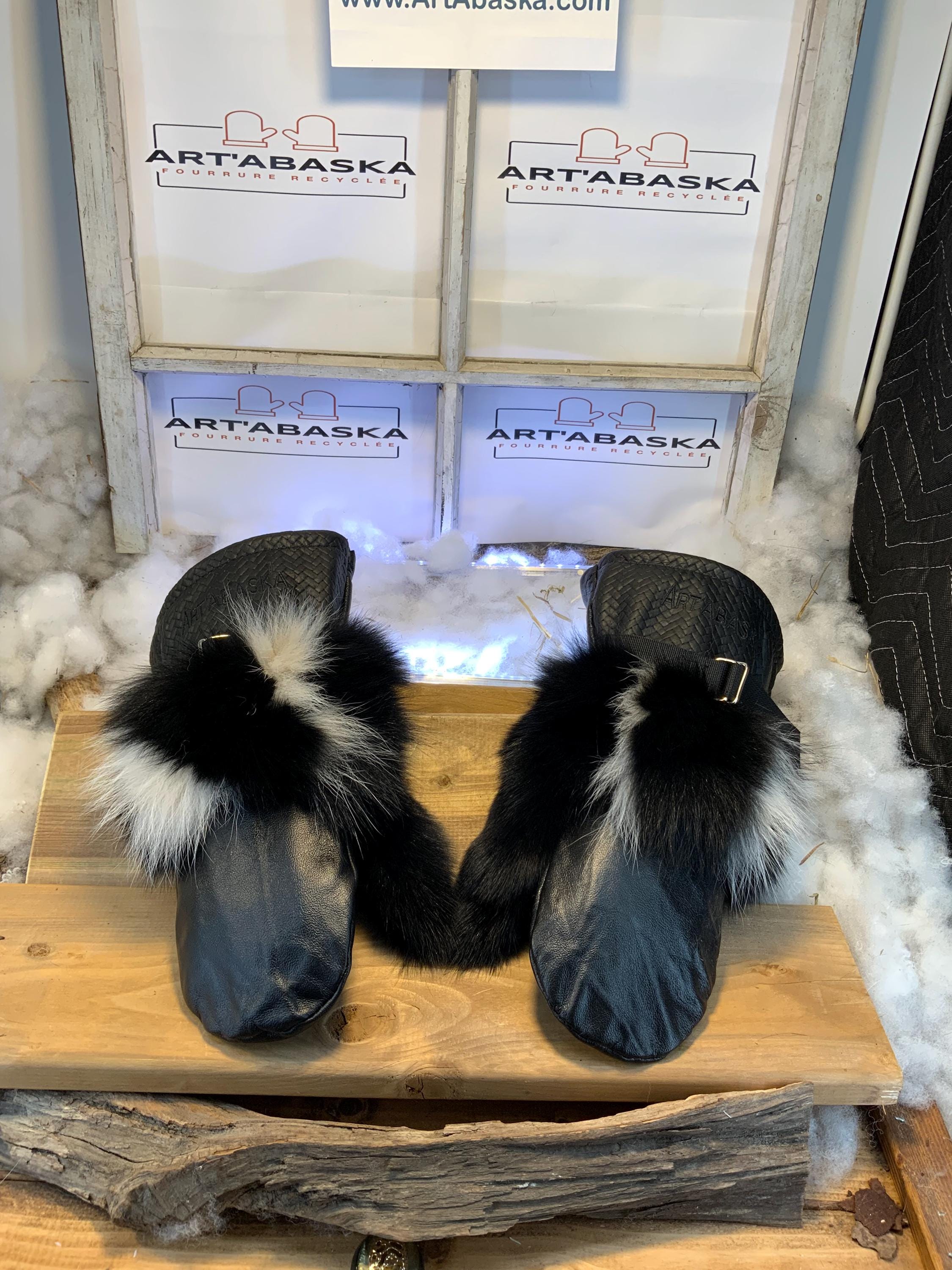 Mitaines Les Christiane – Large, cuir italien noir et chevron, patchwork renard recyclé noir blanc, fait à la main au Québec