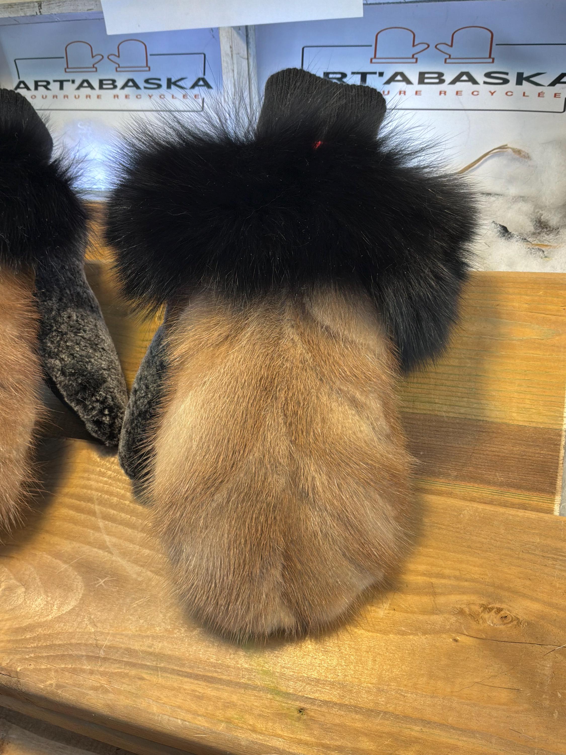 Mitaines de ville Medium Fernande en fourrure recyclée – Faites à la main au Québec – Légères, élégantes, confort urbain – ArtAbaska