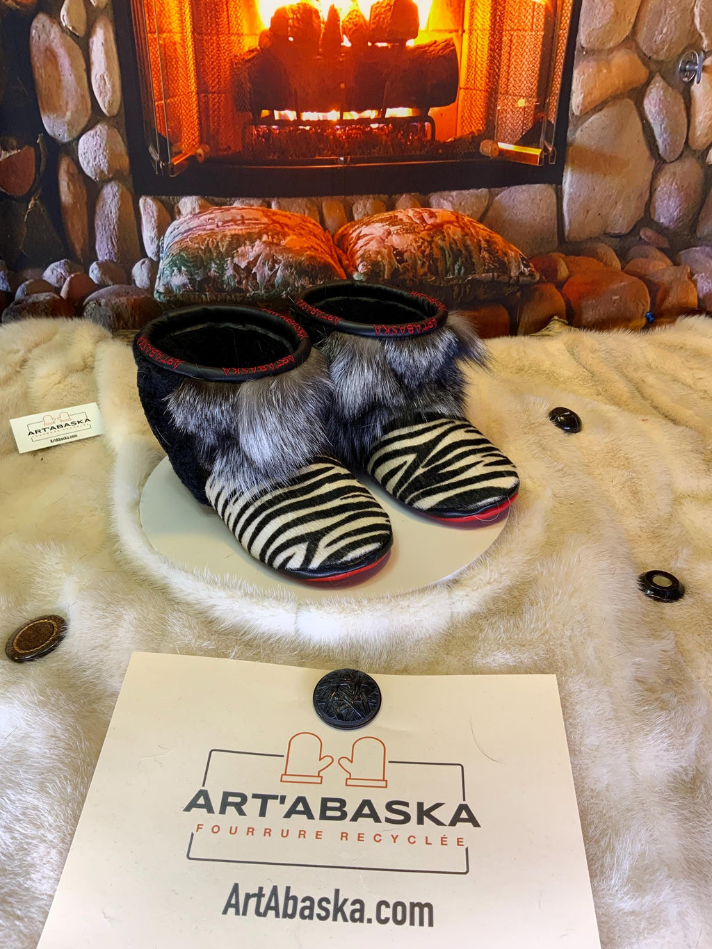 Mocassins d’intérieur Huguette – 6 femme – peau de vache recyclée imprimée zèbre, semelle rouge éclatante ✨🖤🤍❤️