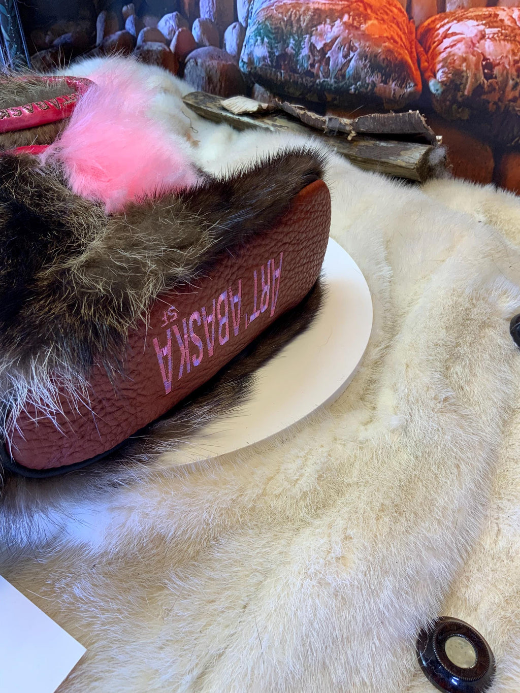 Mocassins d’intérieur Colombe – 5 femme – édition toute fourrure en vison, mouton rose & raton recyclés, semelle brun orangé brûlé brodée ArtAbaska rose et mauve ✨🌸💕