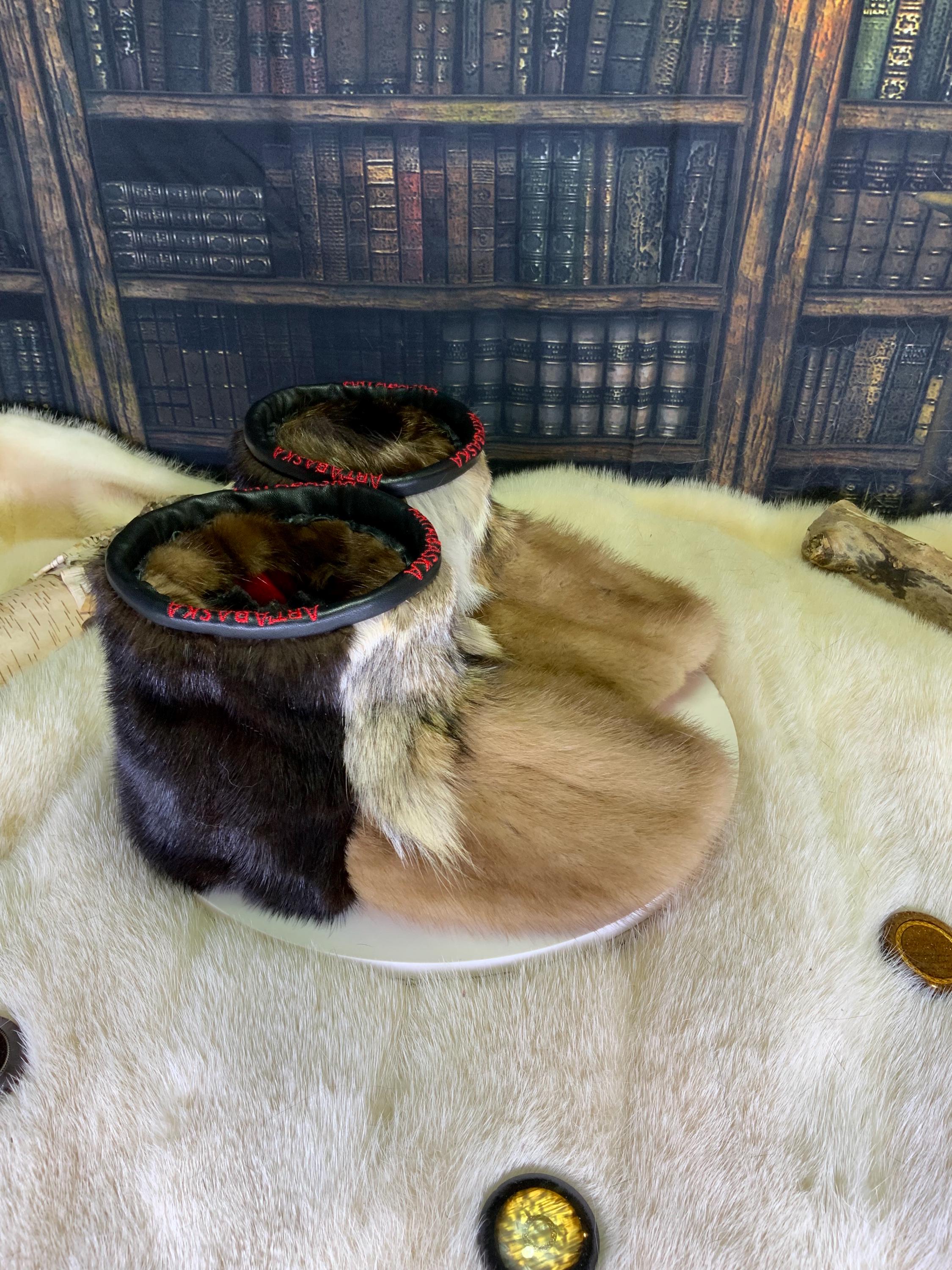 Mocassins d’intérieur Les Pauline femme pointure 7 fourrure recyclée vison coyote fait à la main Québec pantoufles luxe