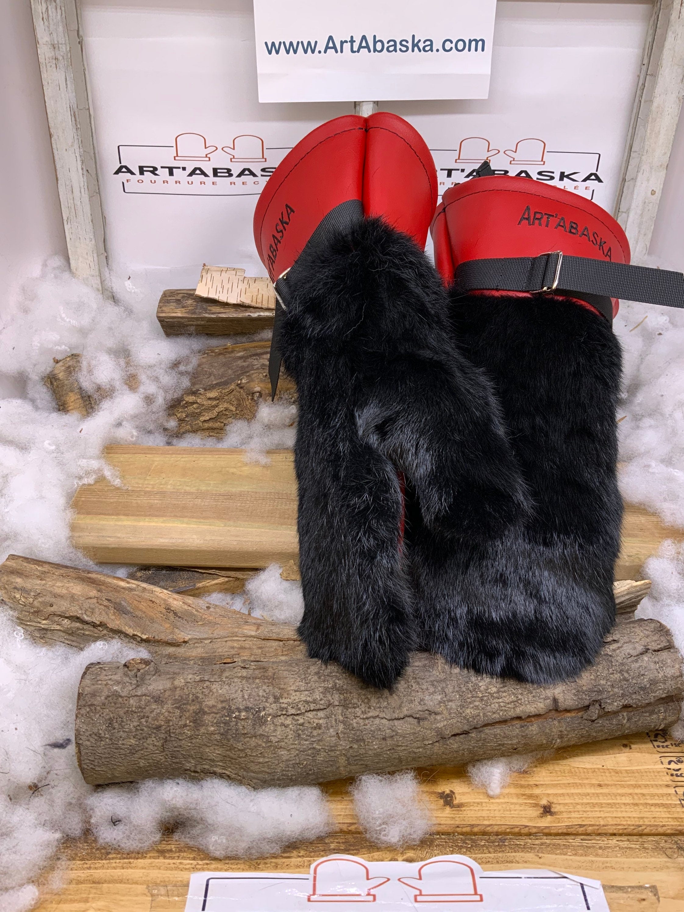 Mitaines Hélèna X Large – Fourrure de lapin noir recyclé et cuir rouge vibrant Québec fait à la main pièce unique