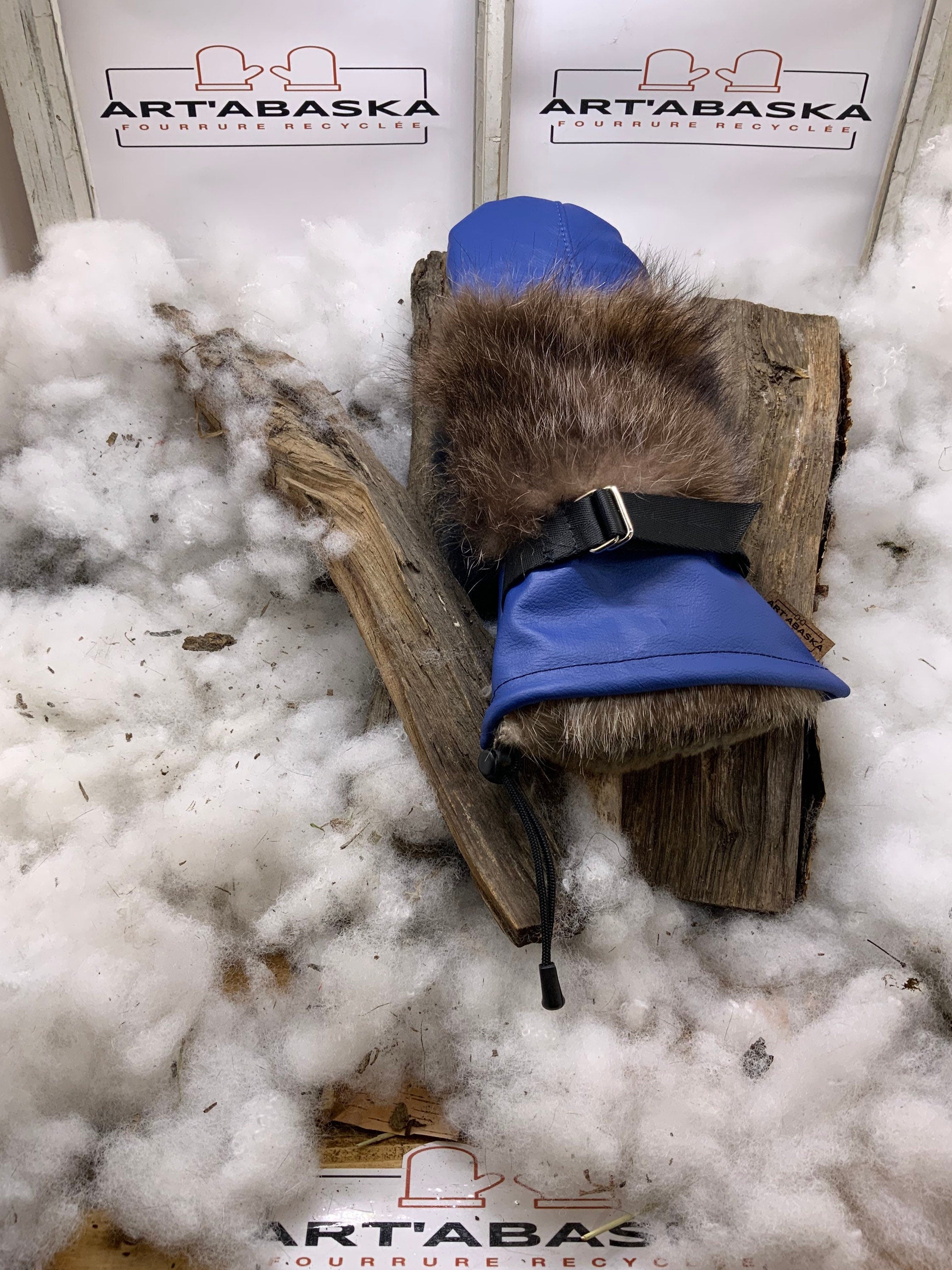 Mitaines Clementine Medium – Cuir bleu royal & rouge haut de gamme fourrures recyclées raton et opossum fait main Québec