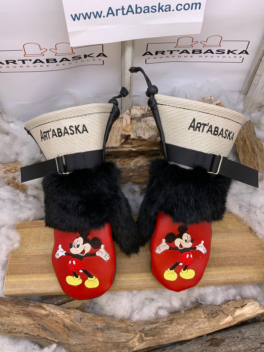 Mitaines Les Lucie – Médium – Édition Spéciale Mickey – fourrure recyclée lapin noir et cuir rouge embossé – fait à la main Québec